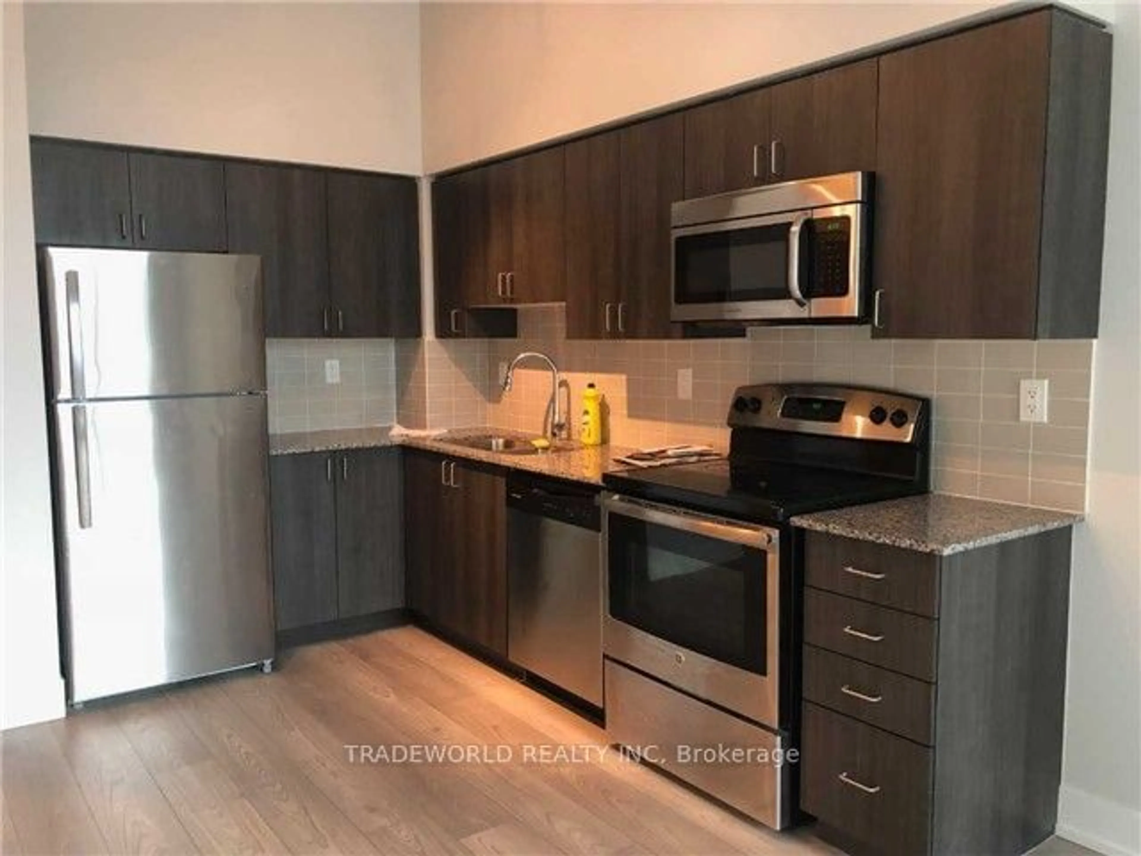 Standard kitchen, wood/laminate floor for 1215 Bayly St #108, Pickering Ontario L1W 1L7