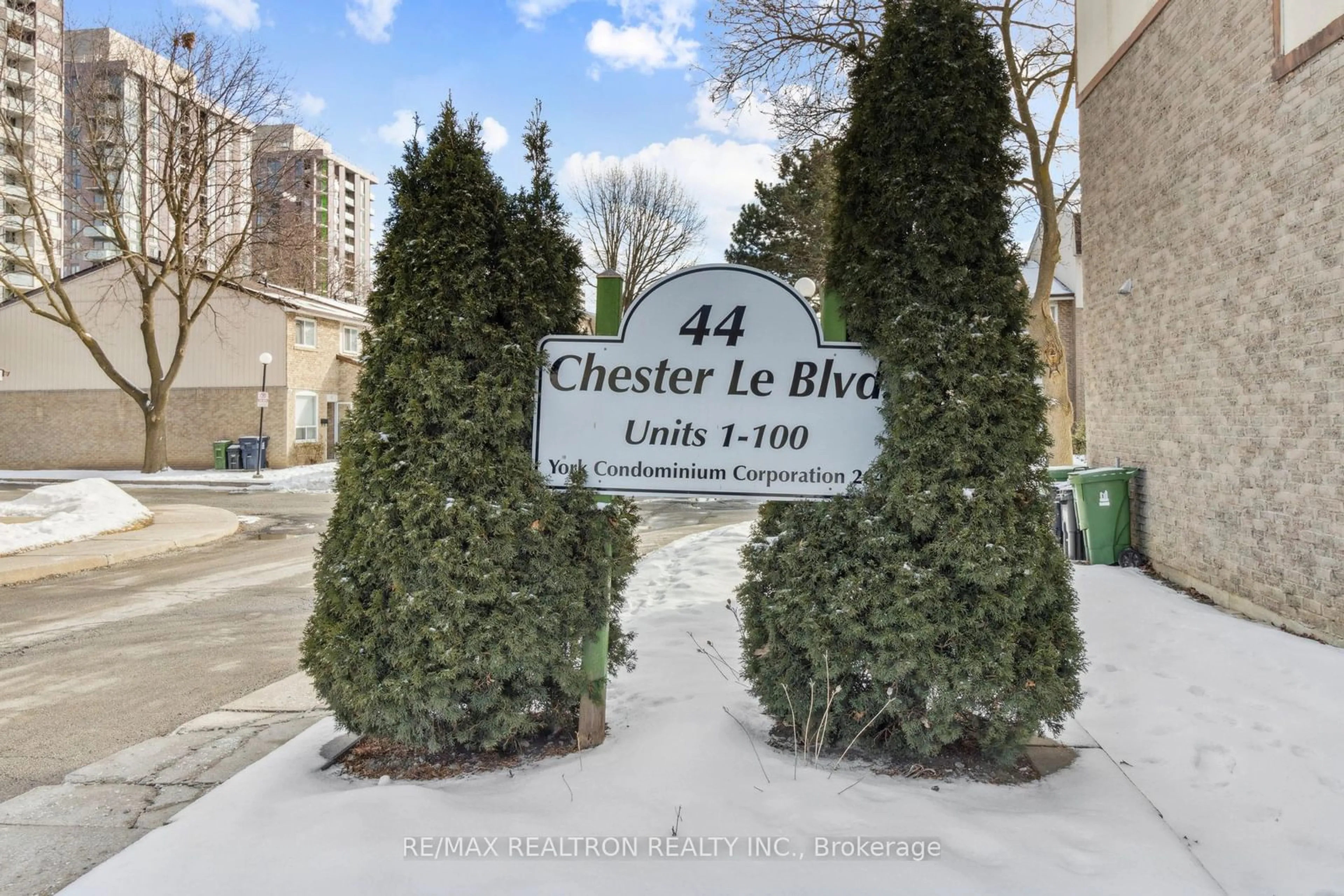 Indoor foyer for 44 Chester Le Blvd #6, Toronto Ontario M1W 2M8