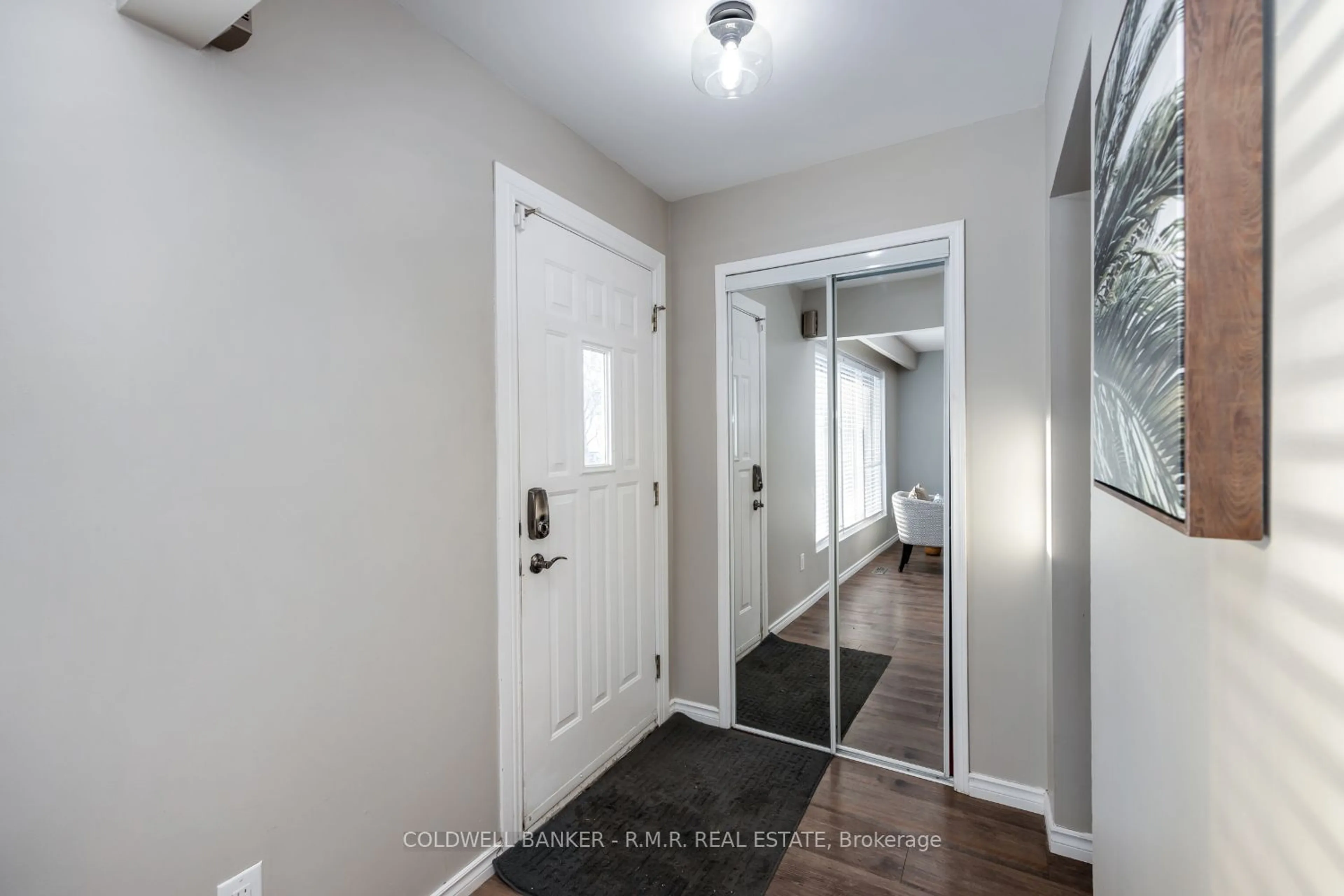 Indoor entryway for 415 Safari Dr, Oshawa Ontario L1K 1B5