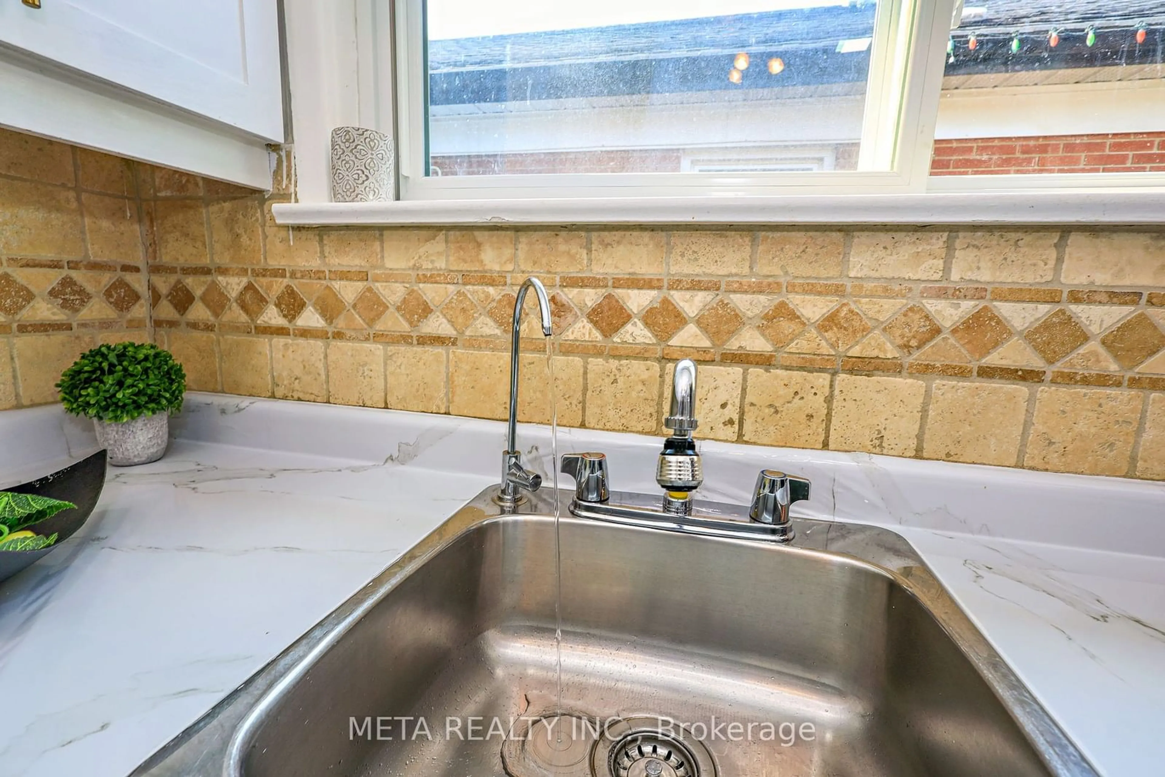 Standard kitchen, ceramic/tile floor for 137 Benleigh Dr, Toronto Ontario M1H 1K4