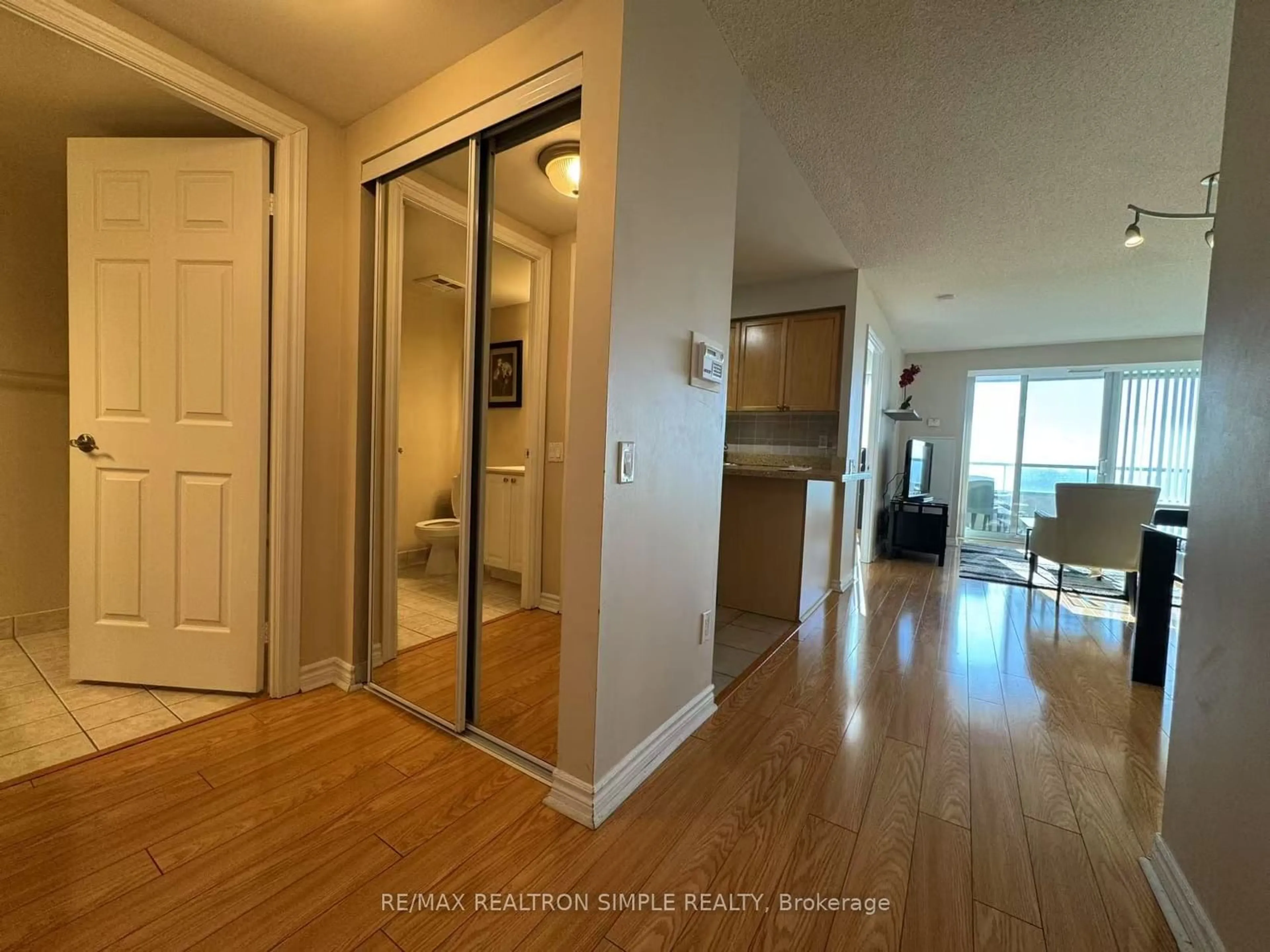 Indoor entryway for 61 Town Centre Crt #1312, Toronto Ontario M1P 5C5