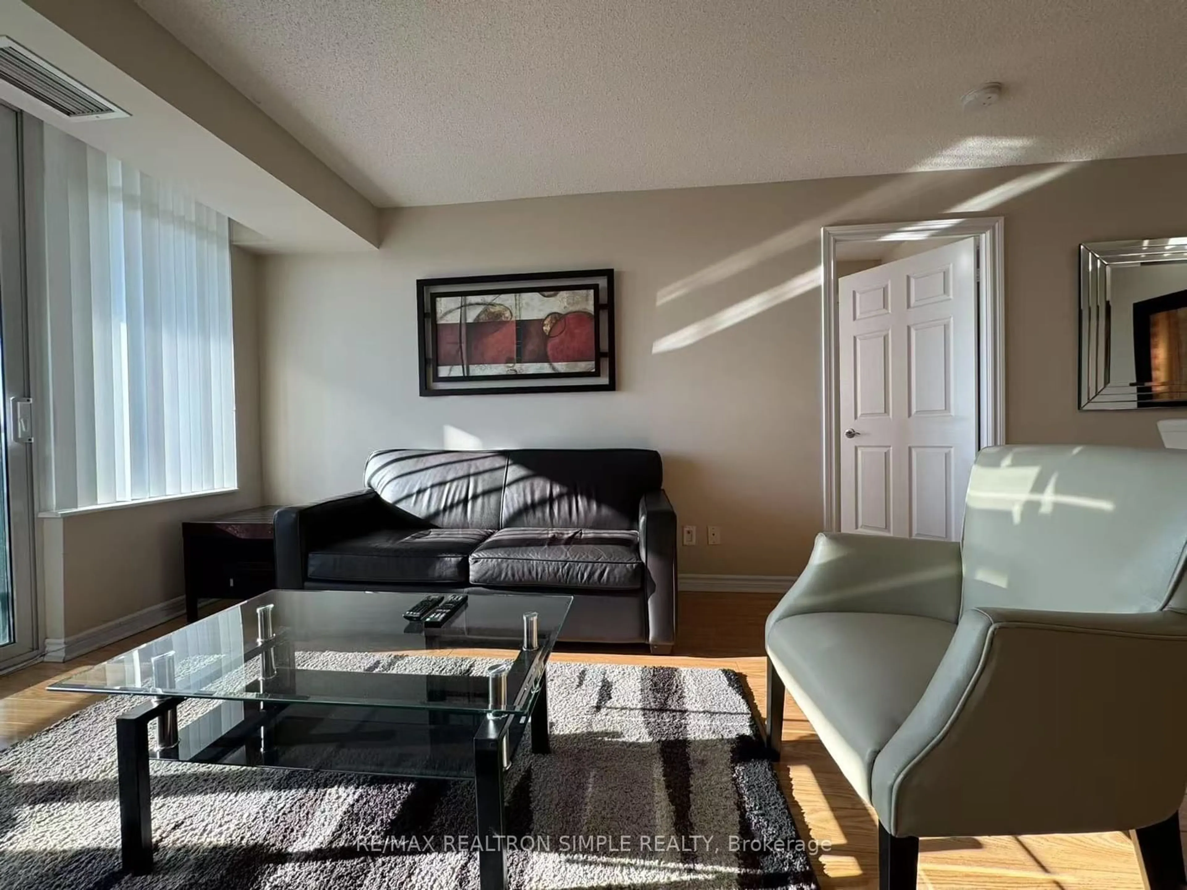 Living room with furniture, wood/laminate floor for 61 Town Centre Crt #1312, Toronto Ontario M1P 5C5