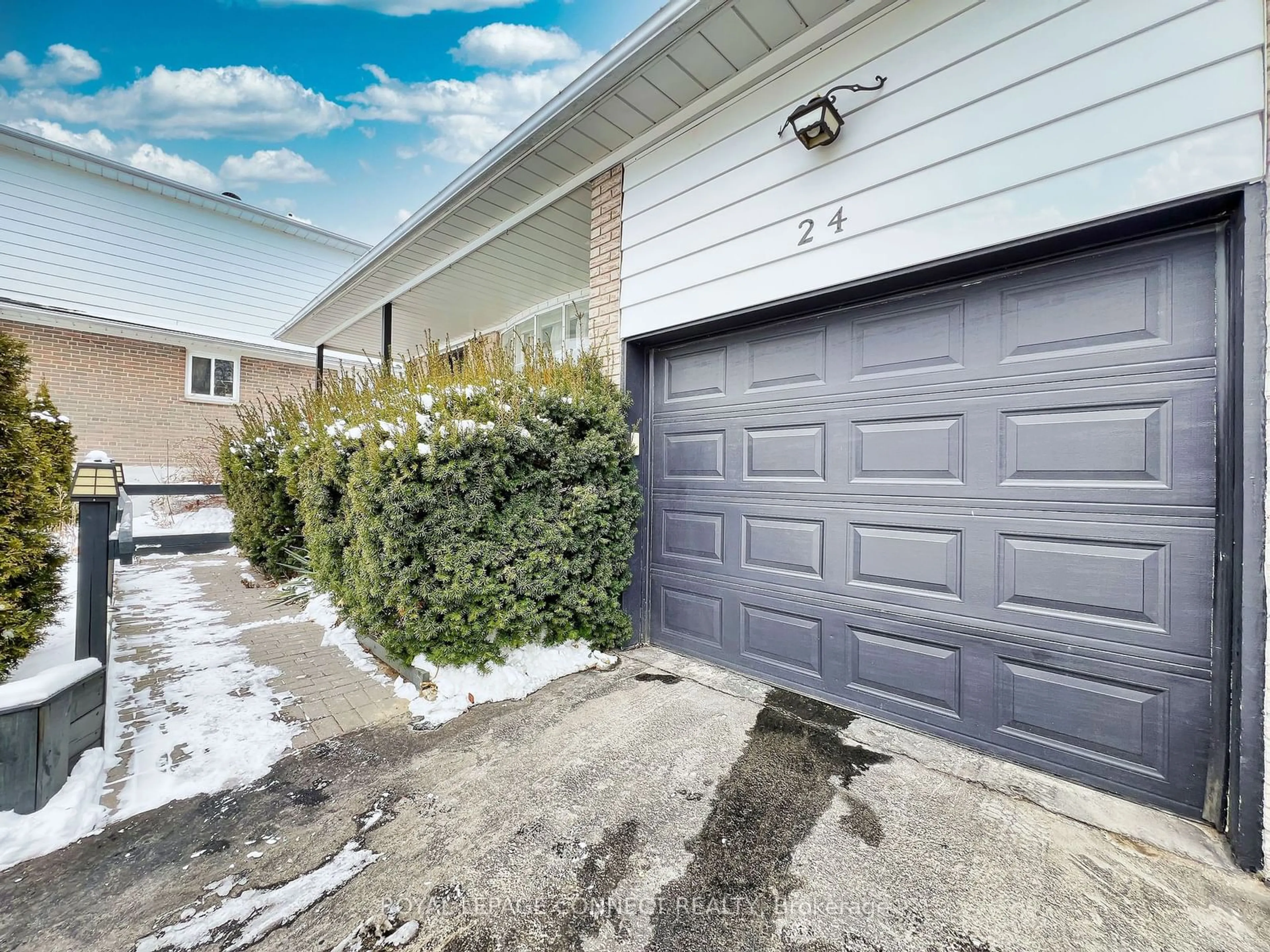 Indoor garage for 24 Lalton Pl, Toronto Ontario M1E 1T4