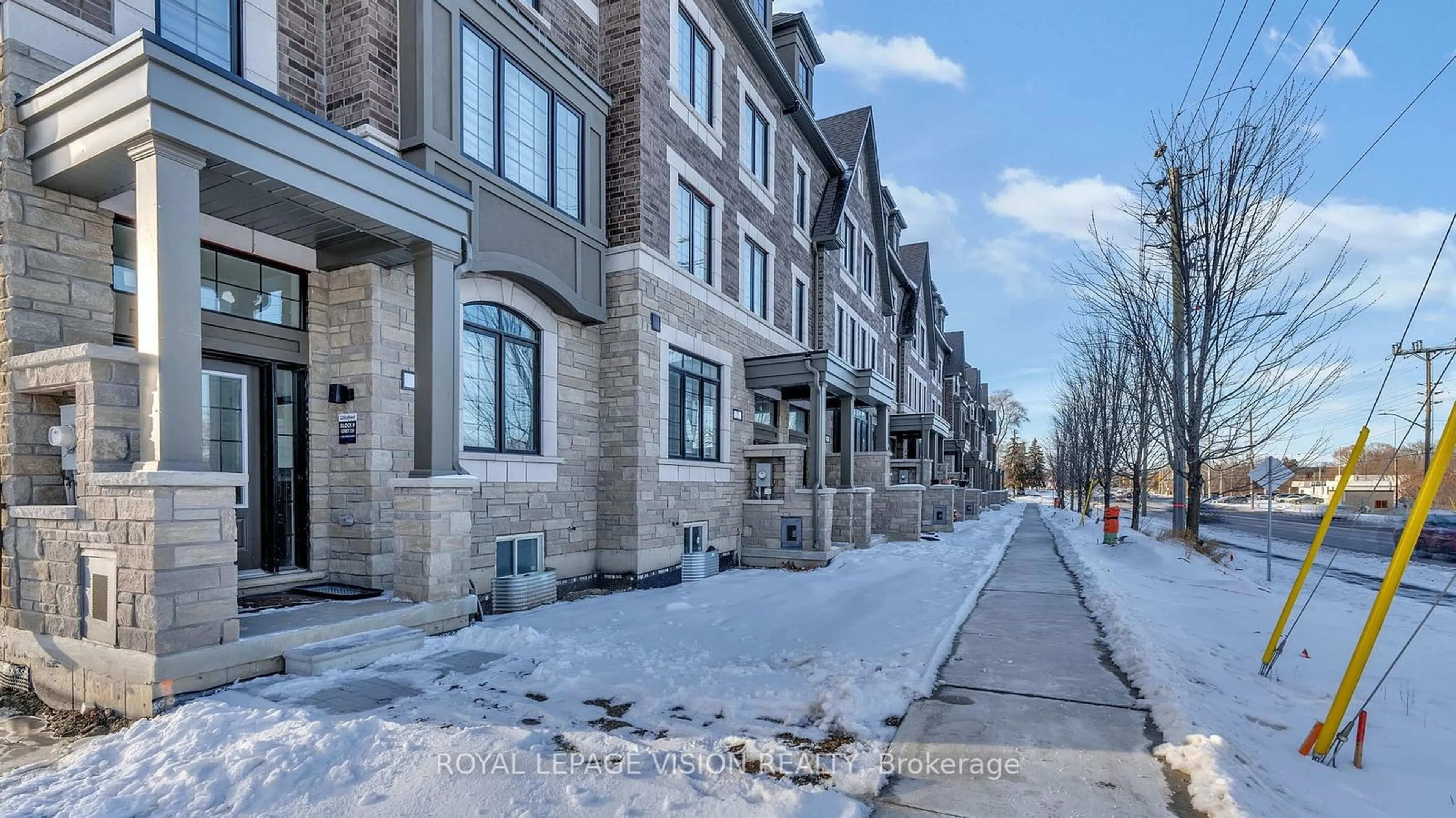 Patio, street for 1 Selfridge Way, Whitby Ontario L1N 0N9