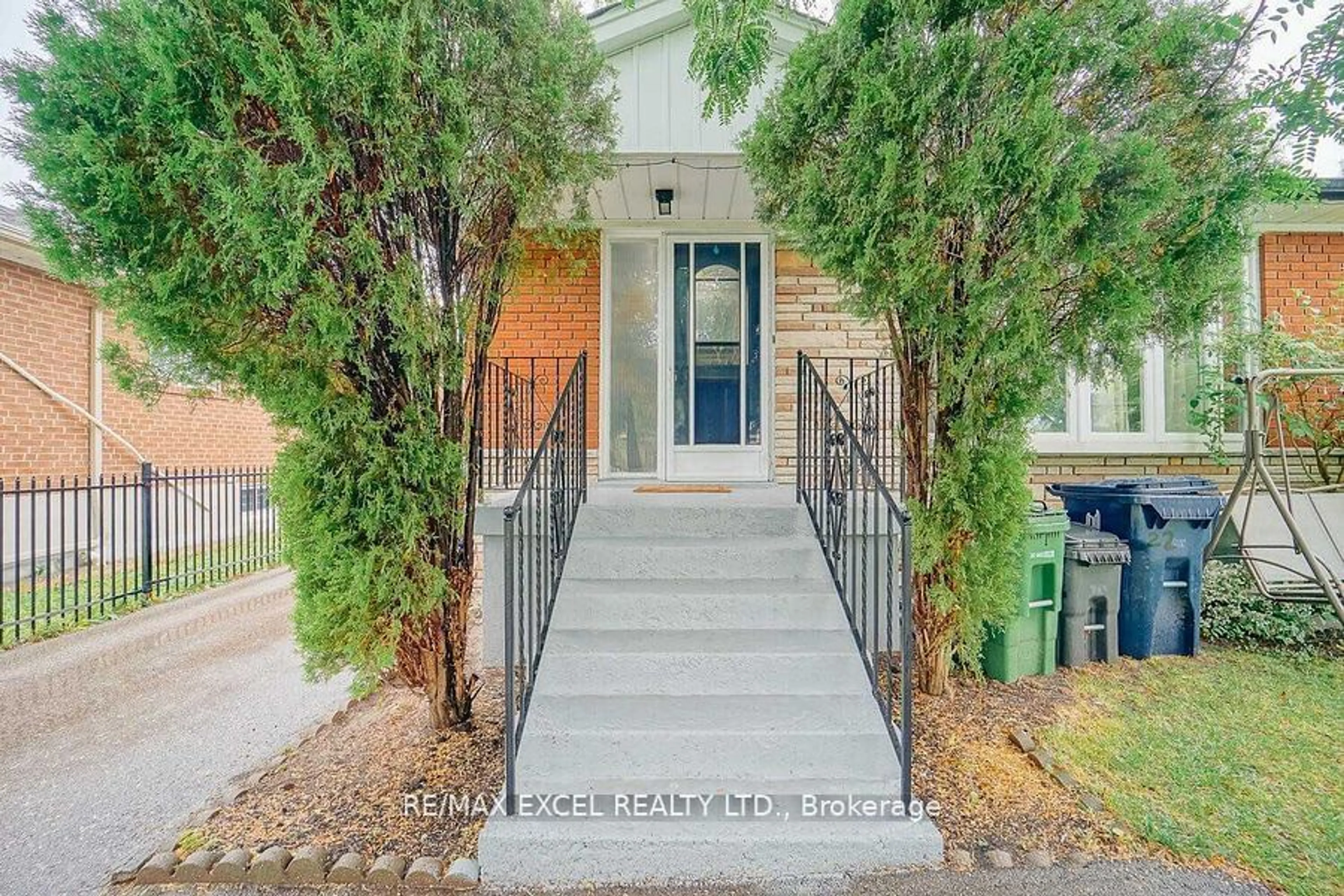 Indoor entryway for 22 Gander Dr, Toronto Ontario M1G 2W1