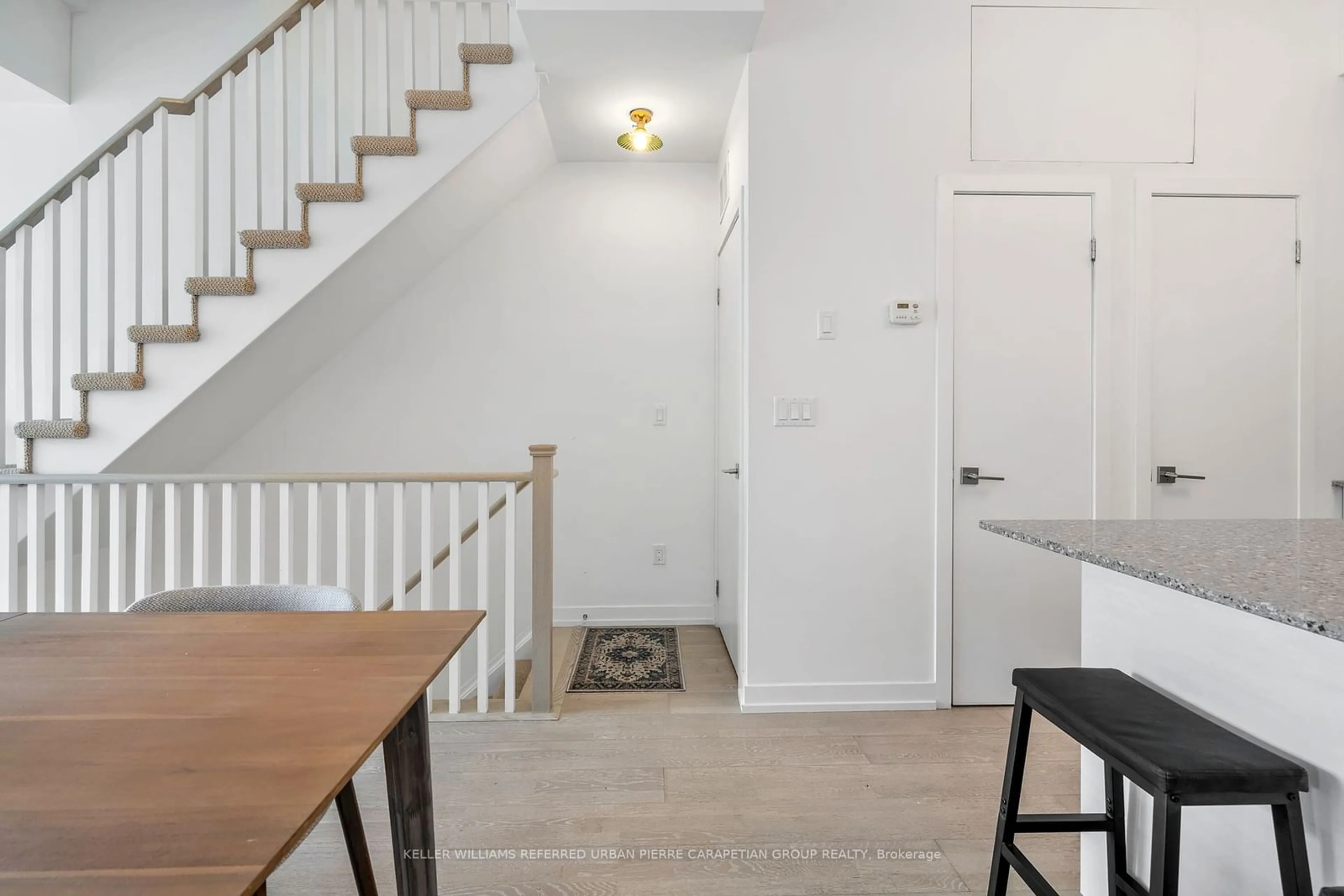 Indoor entryway for 1331 Gerrard Ave #3, Toronto Ontario M4L 1Y8