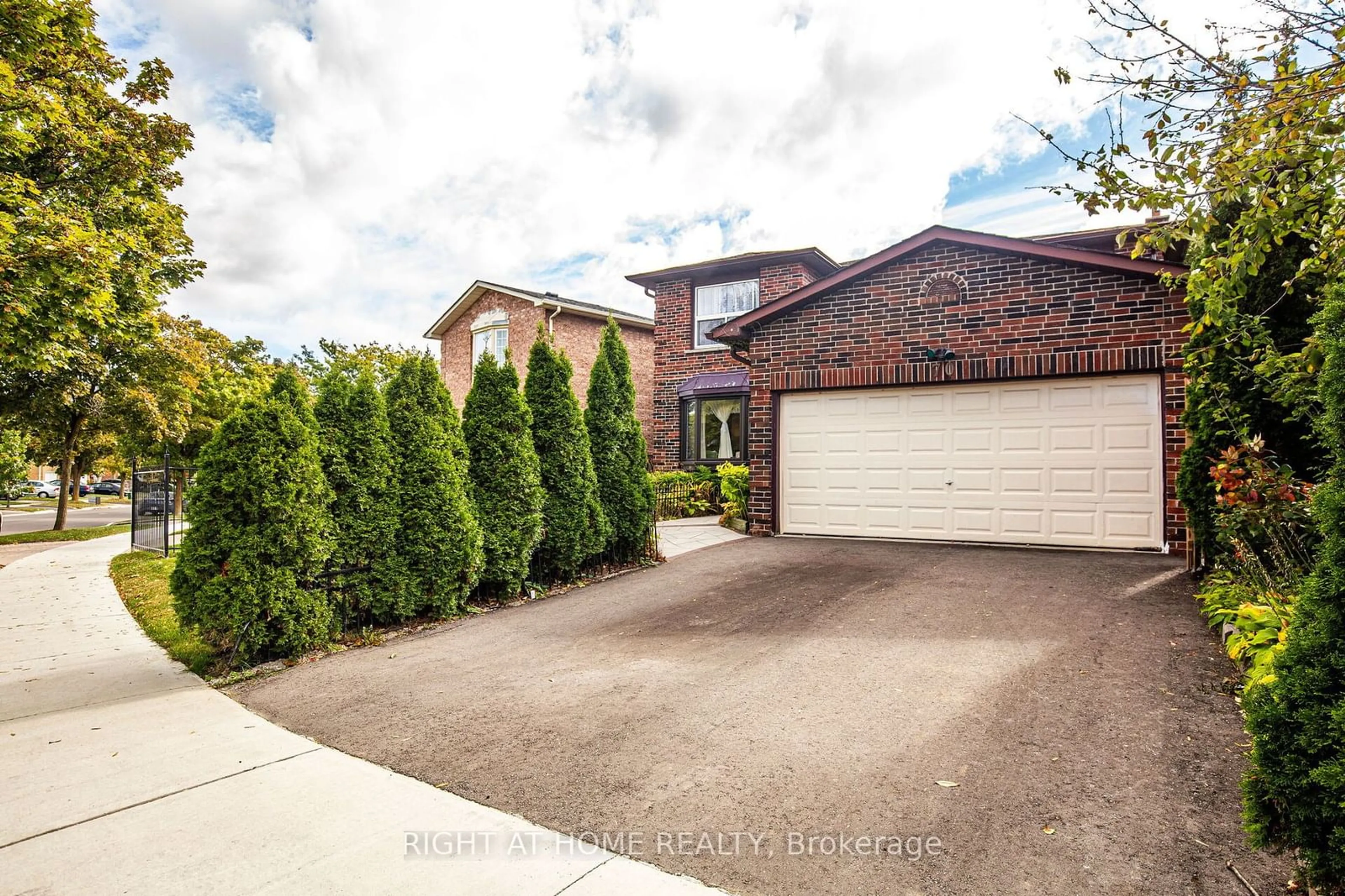 A pic from outside/outdoor area/front of a property/back of a property/a pic from drone, street for 70 Longsword Dr, Toronto Ontario M1V 3A3