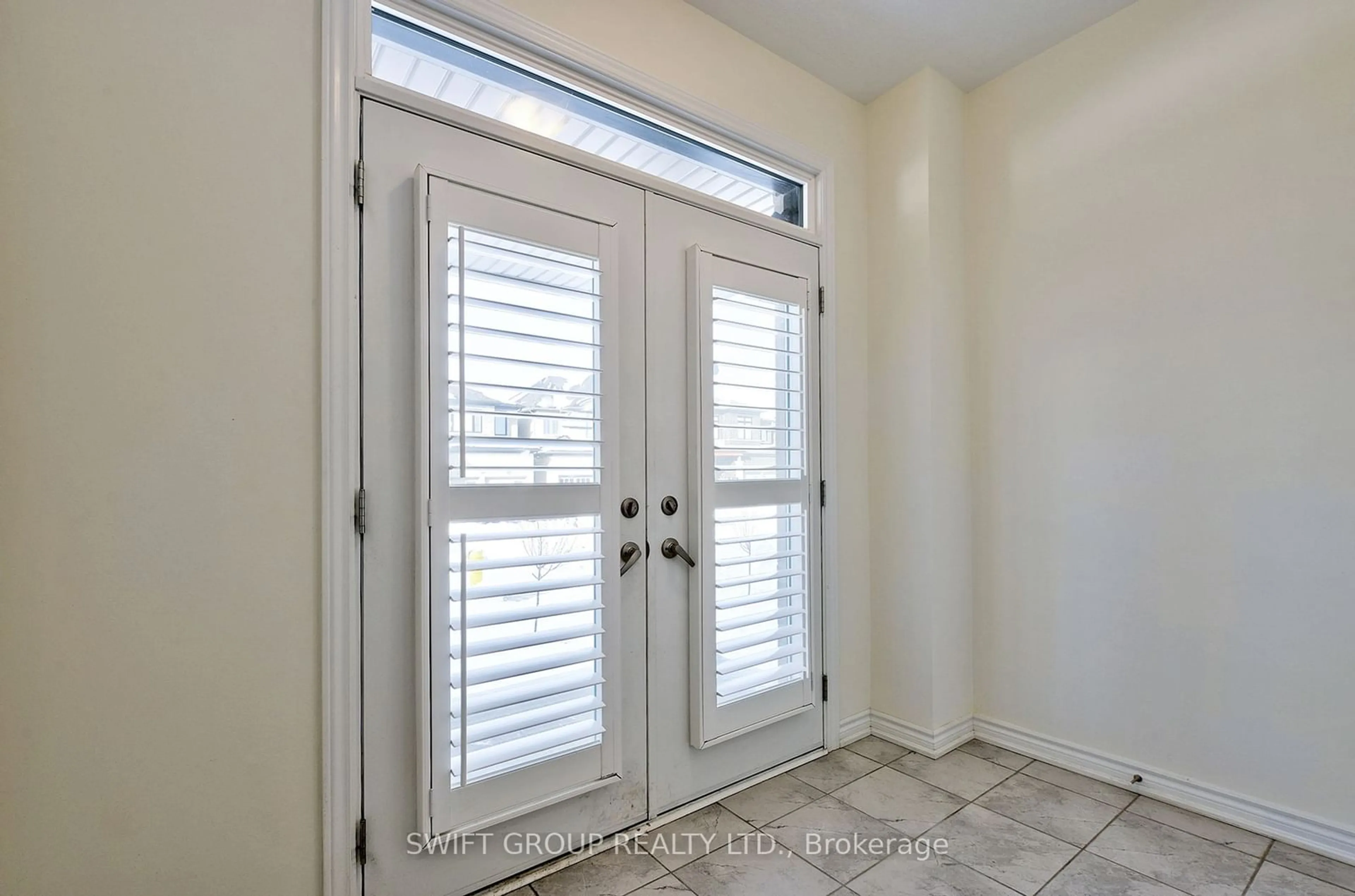 Indoor entryway for 1195 Plymouth Dr, Oshawa Ontario L1H 8L7