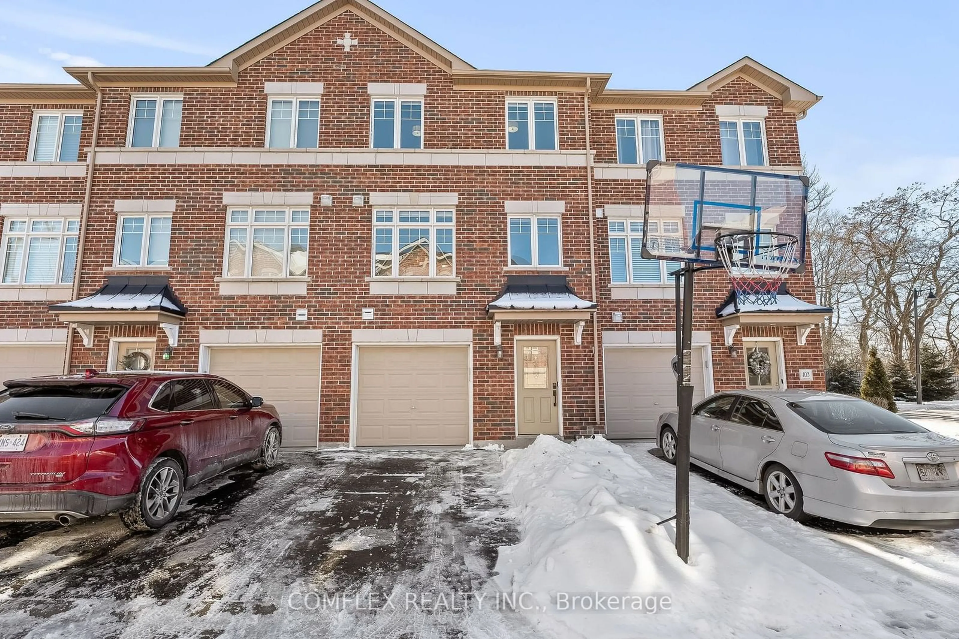 A pic from outside/outdoor area/front of a property/back of a property/a pic from drone, street for 101 Markham Trail Tr, Clarington Ontario L1C 0S4