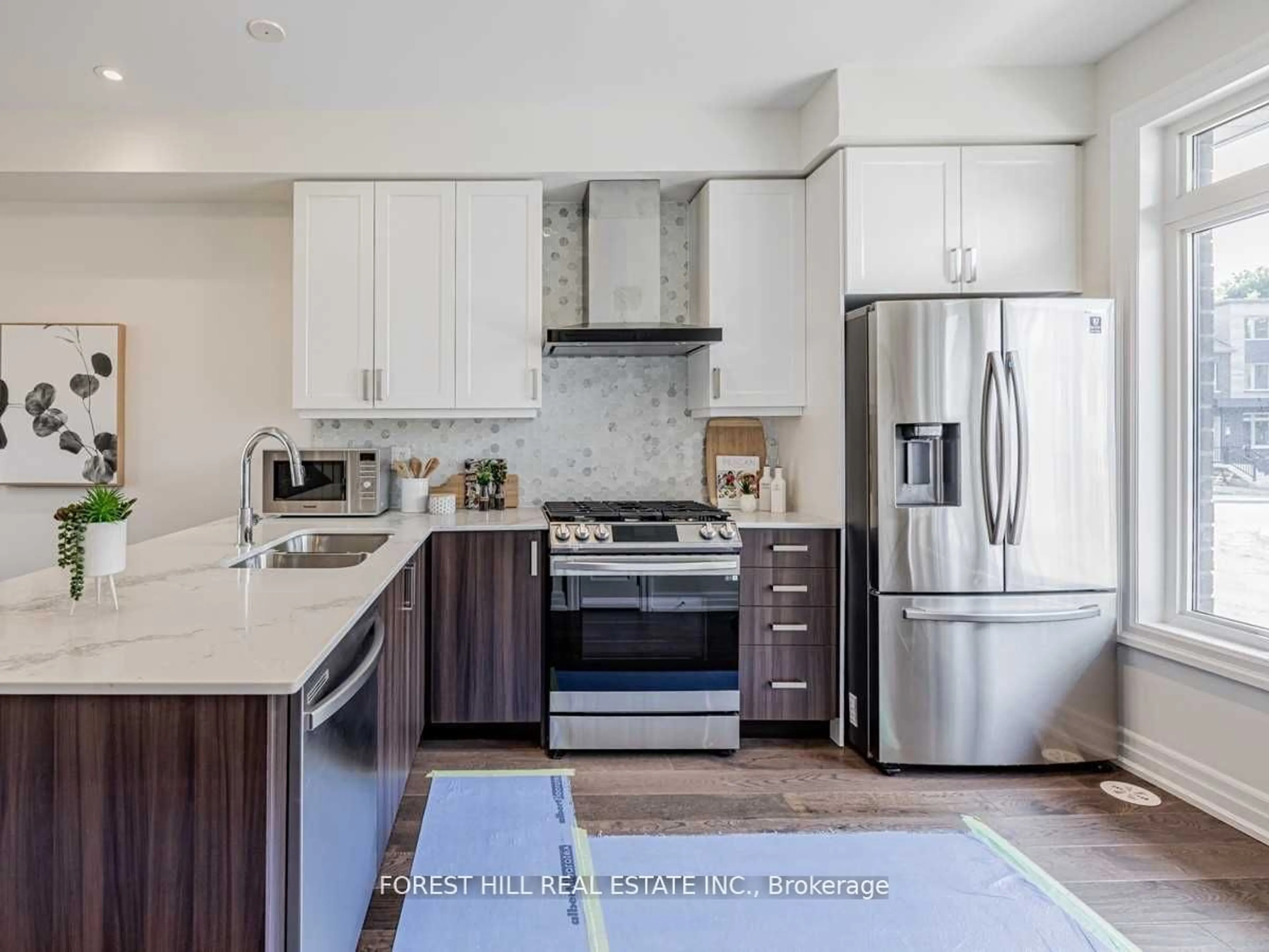 Contemporary kitchen, ceramic/tile floor for 35 Freemon Redmon Circ, Toronto Ontario M1R 0G3