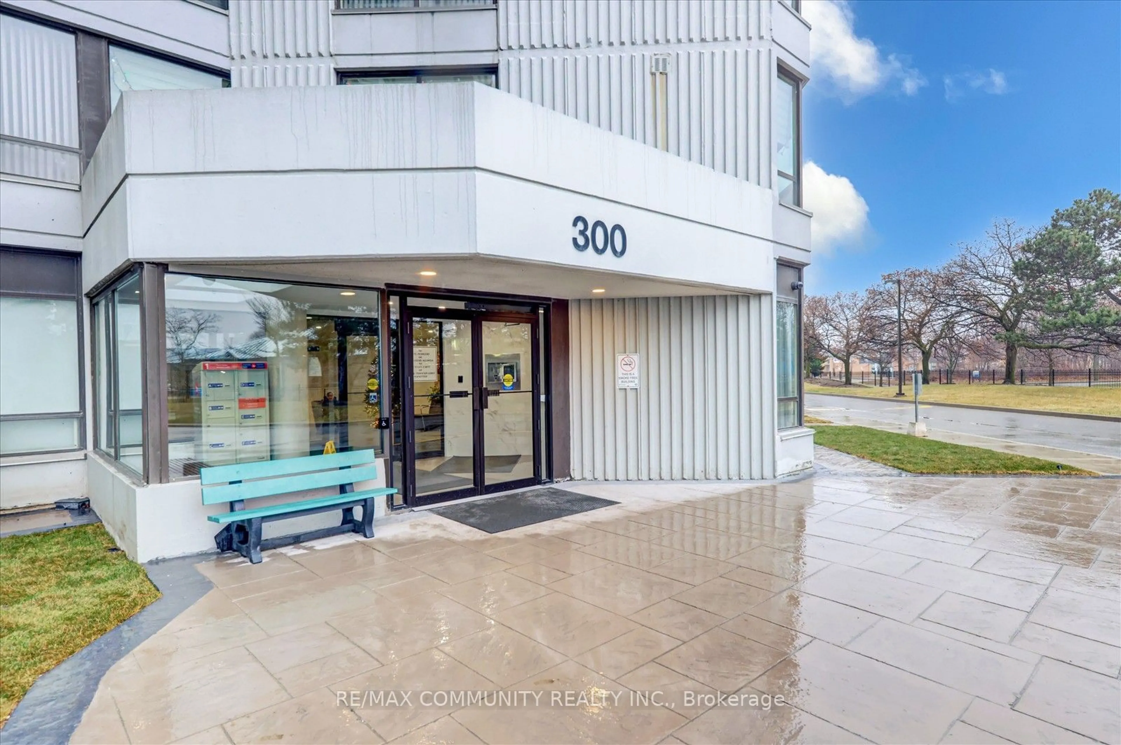 Indoor foyer for 300 Alton Towers Circ #509, Toronto Ontario M1V 4X9