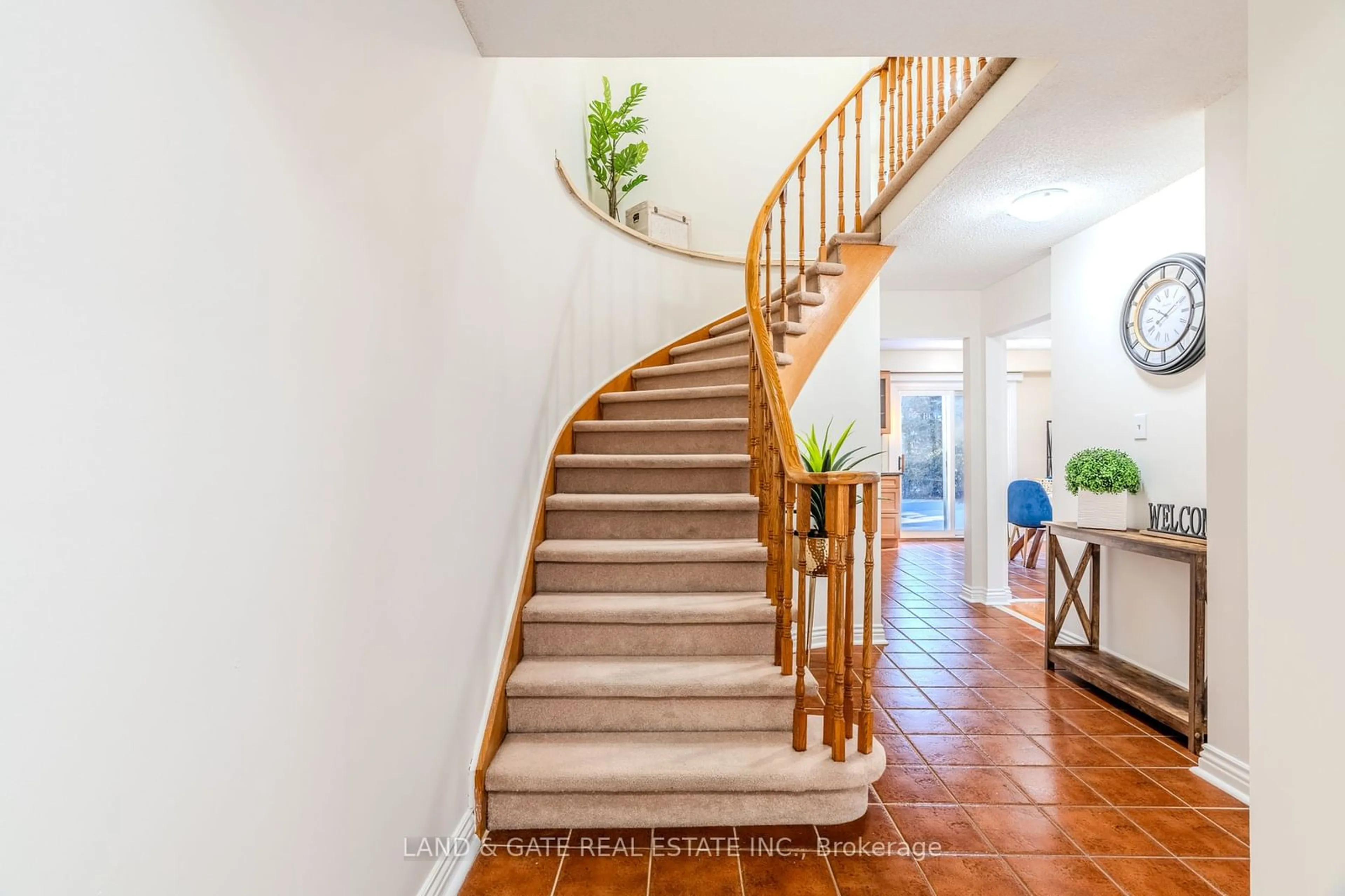 Stairs for 11 Golders Green Ave, Toronto Ontario M1C 3N5