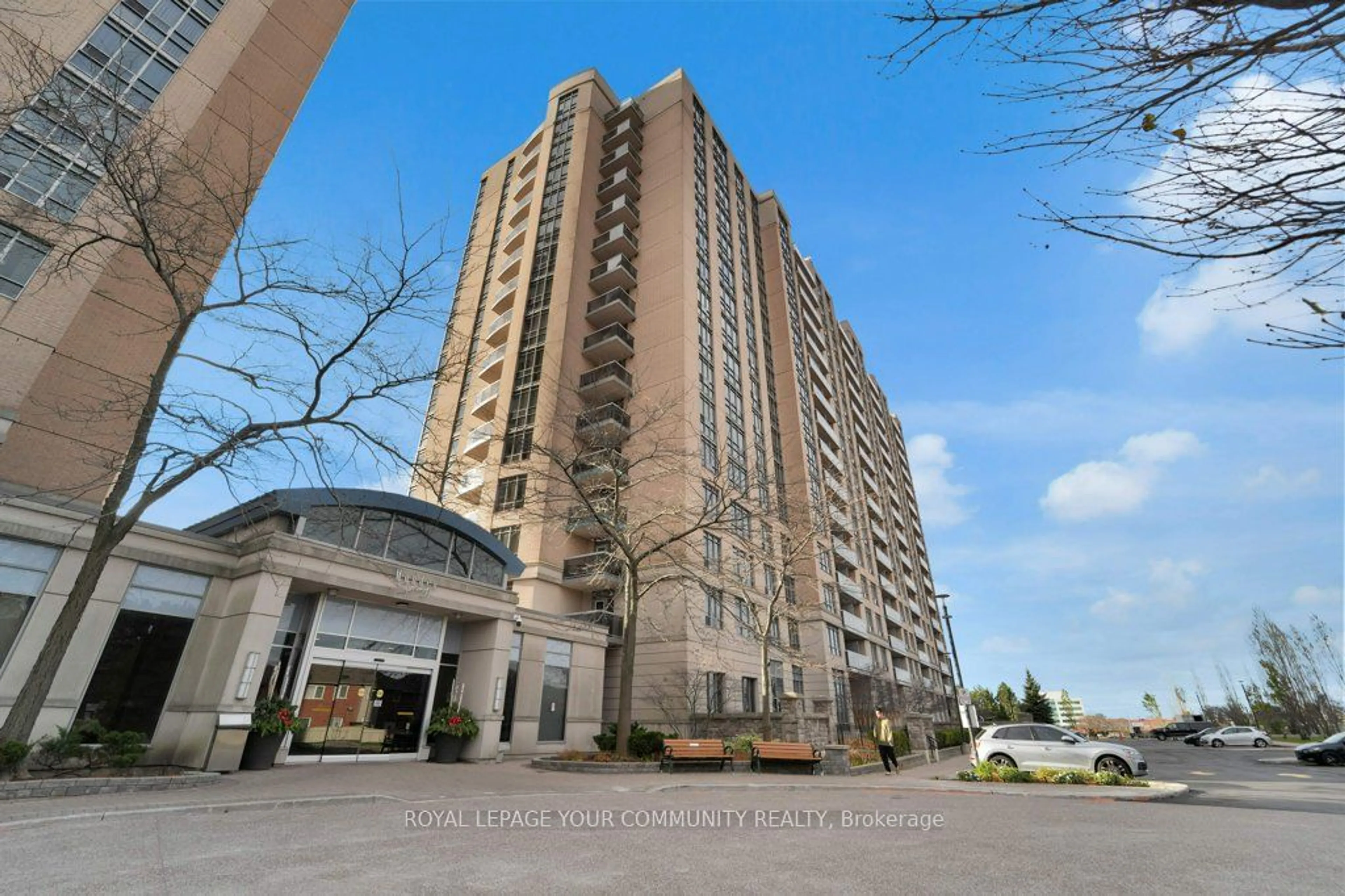 Indoor foyer for 18 Mondeo Dr #1122, Toronto Ontario M1P 5C8