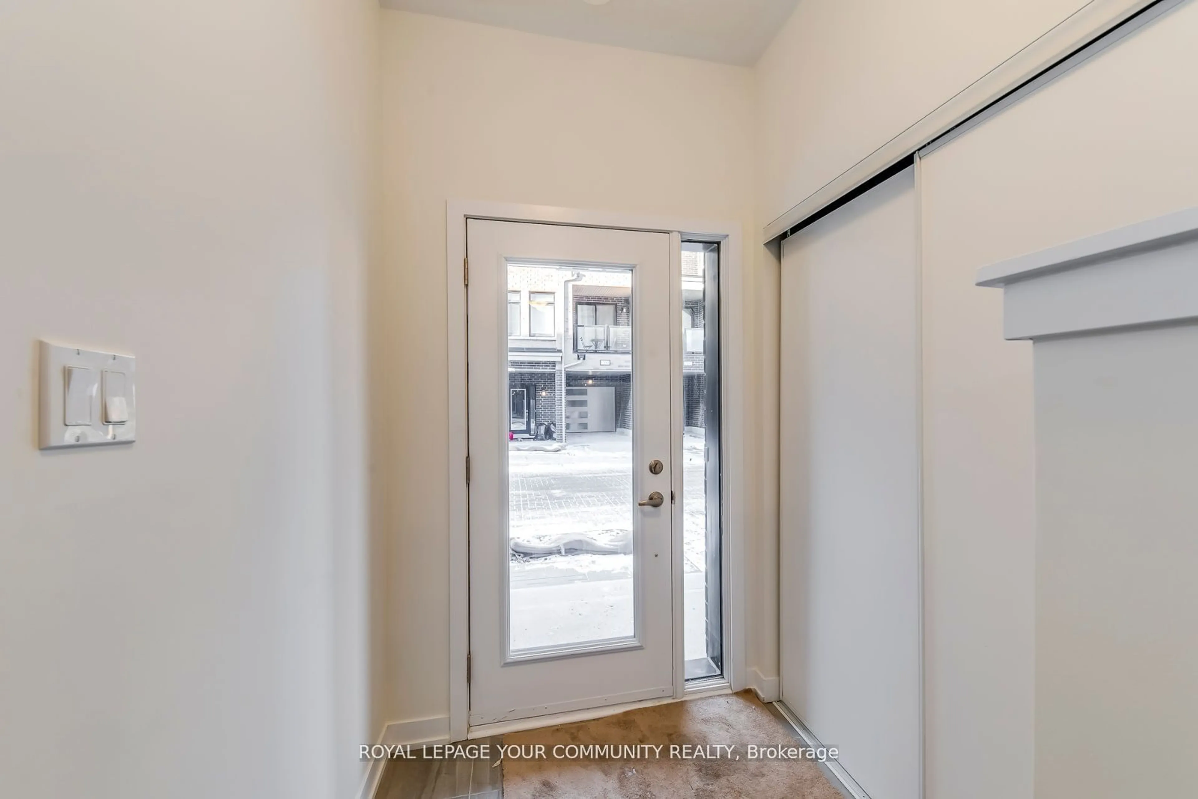 Indoor entryway for 1865 Pickering Pkwy #703, Pickering Ontario L1V 0H2