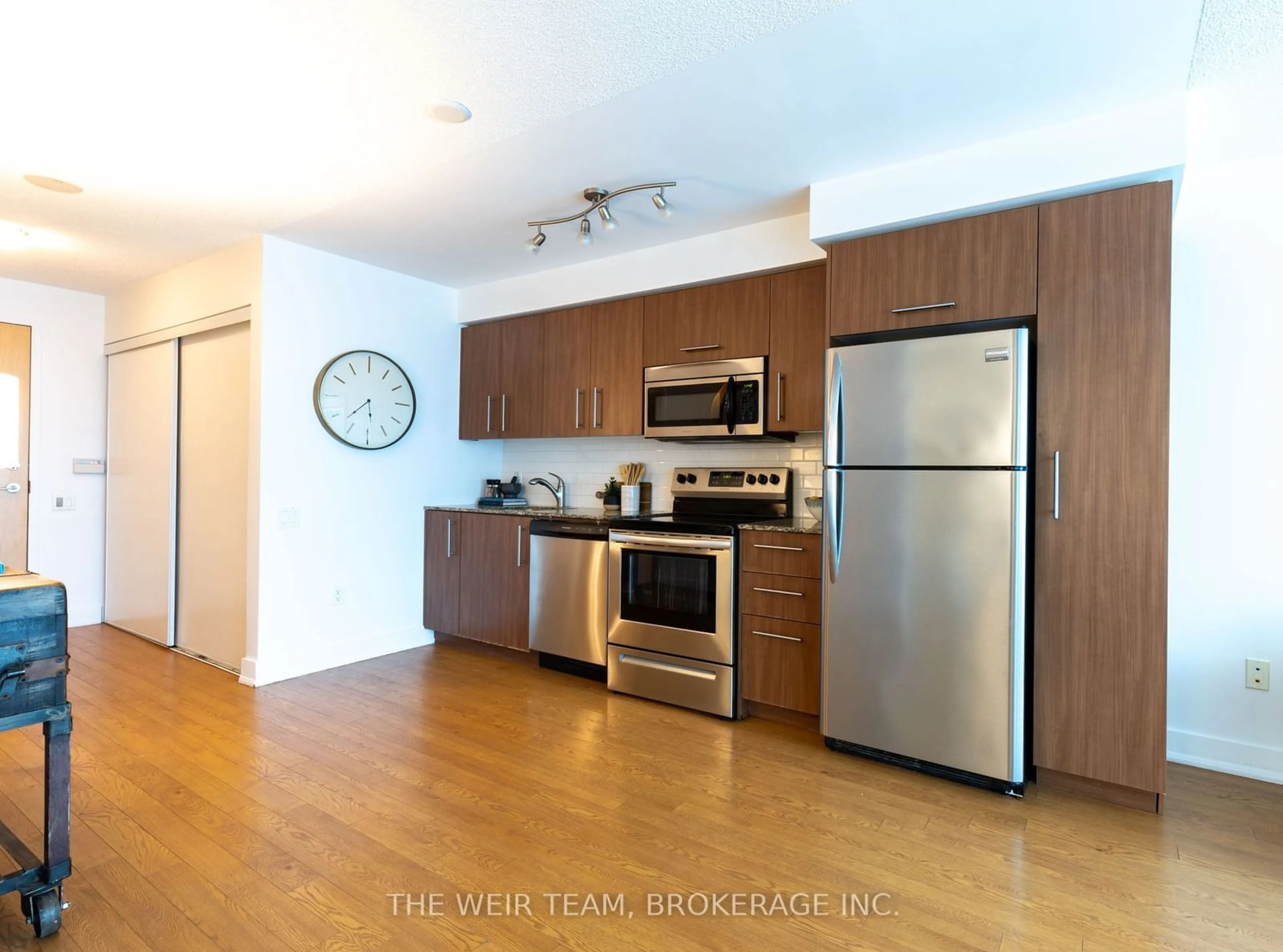 Standard kitchen, wood/laminate floor for 1048 Broadview Ave #505, Toronto Ontario M4K 2B8