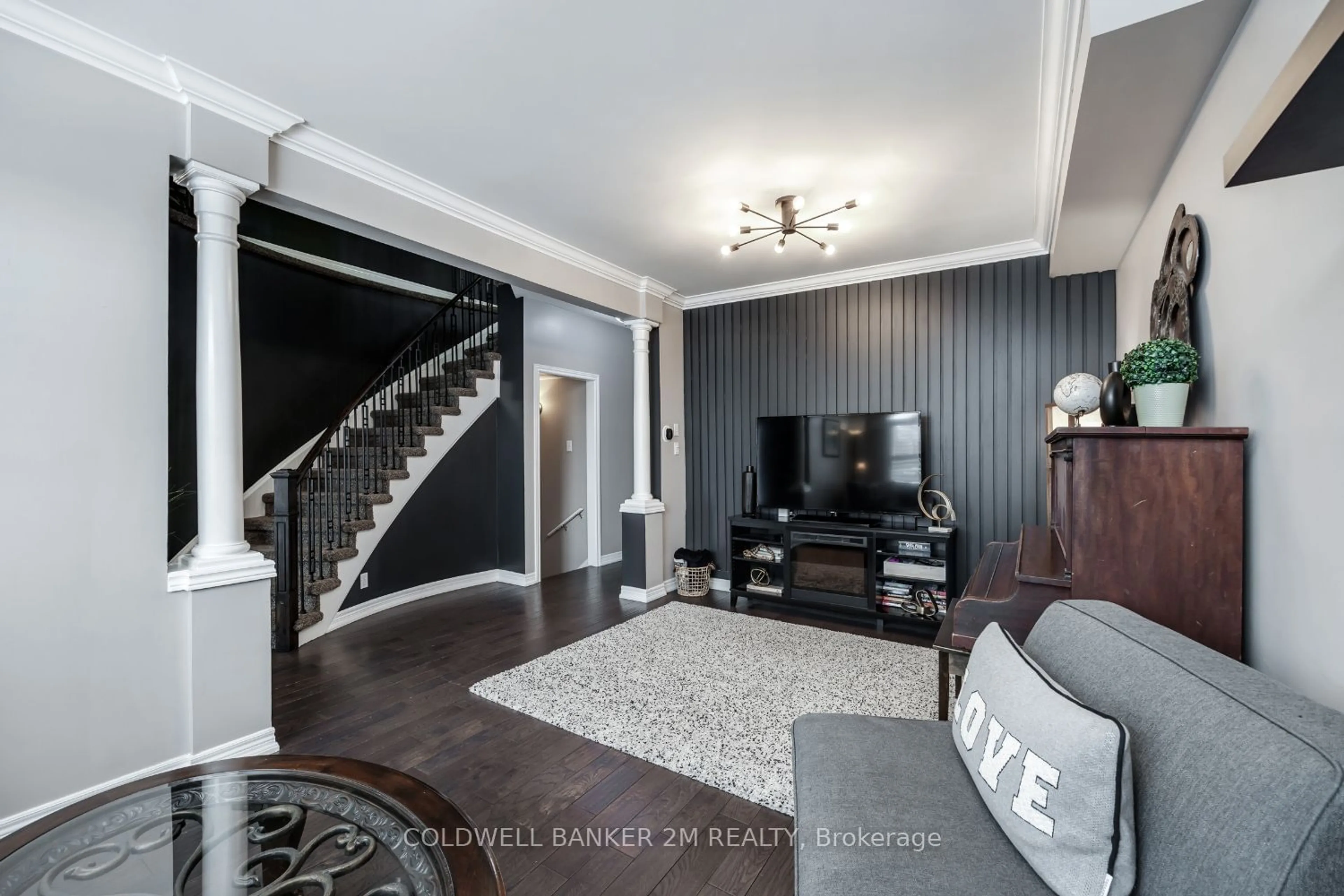 Indoor entryway for 127 Steinway Dr, Scugog Ontario L9L 1V5