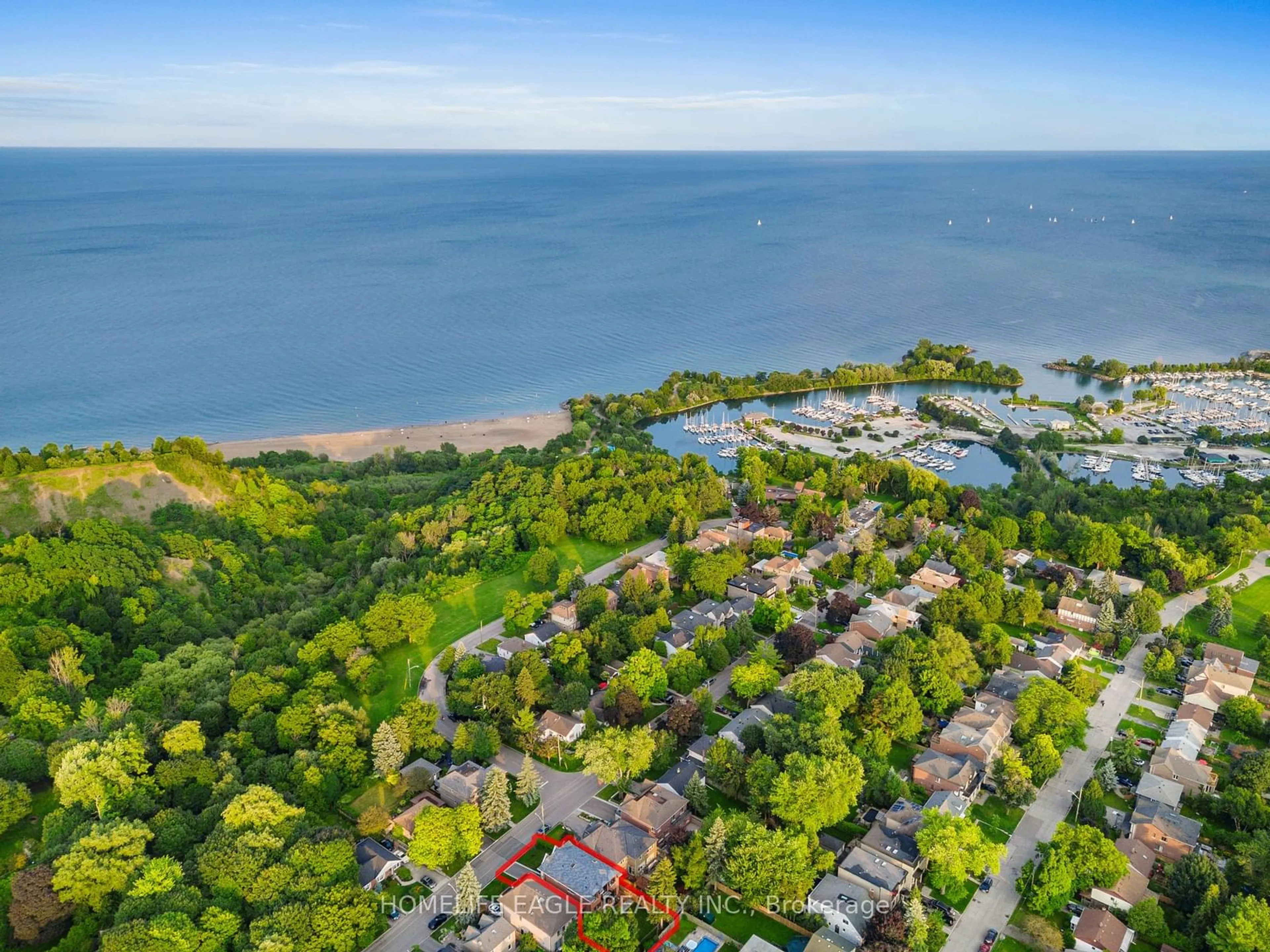 A pic from outside/outdoor area/front of a property/back of a property/a pic from drone, water/lake/river/ocean view for 34 Brooklawn Ave, Toronto Ontario M1M 2P4