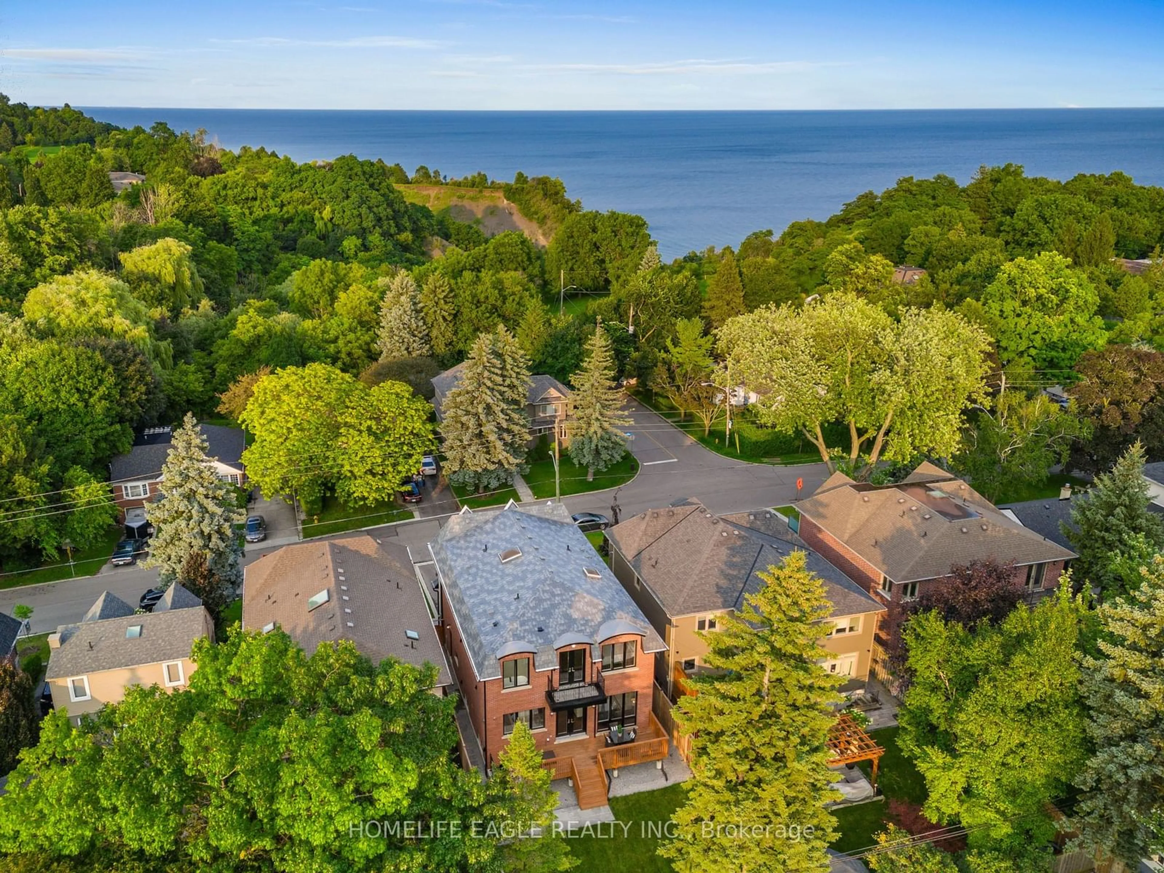 A pic from outside/outdoor area/front of a property/back of a property/a pic from drone, water/lake/river/ocean view for 34 Brooklawn Ave, Toronto Ontario M1M 2P4