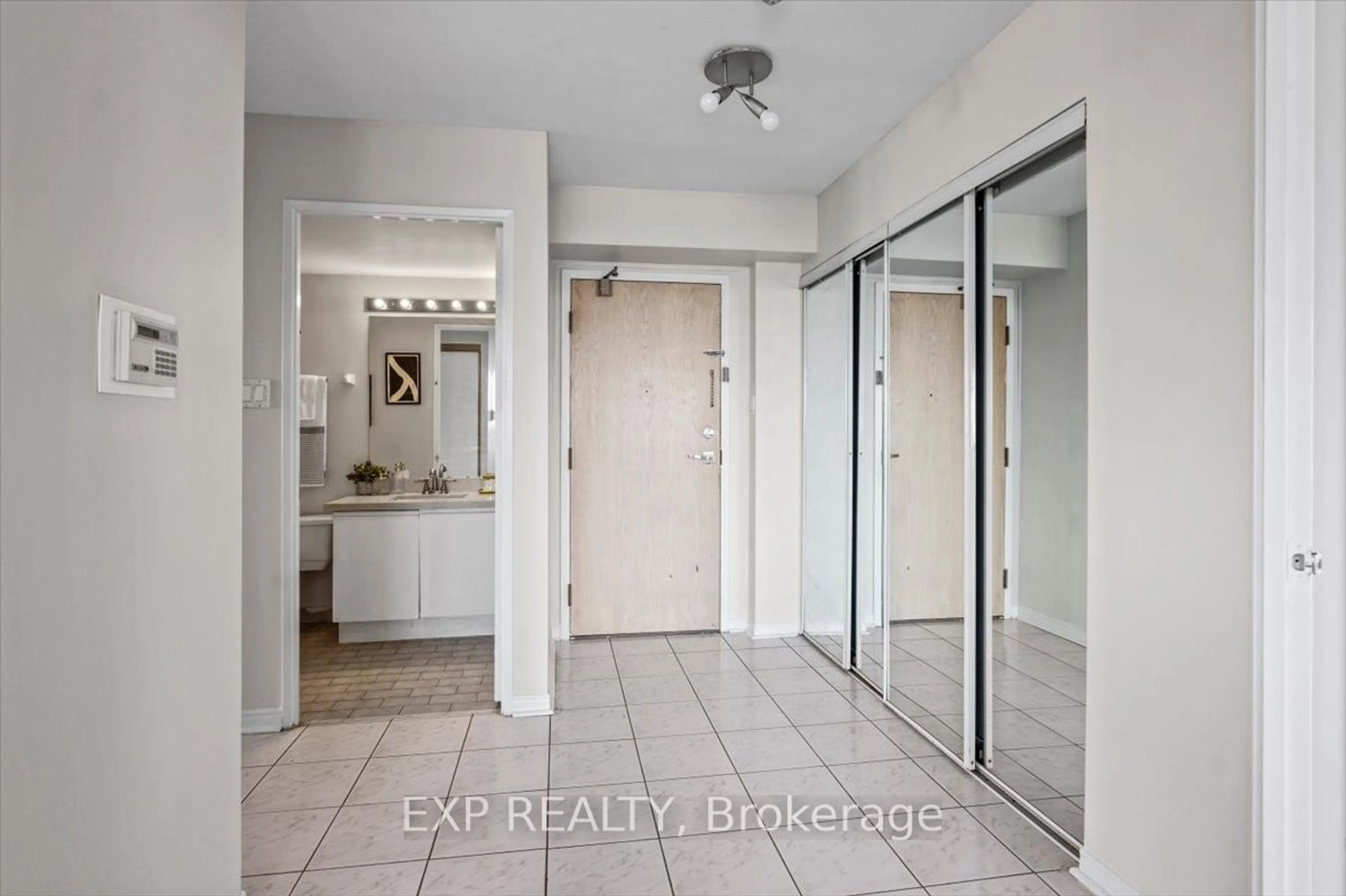 Indoor entryway for 5 Greystone Walk Dr #1204, Toronto Ontario M1K 5J5