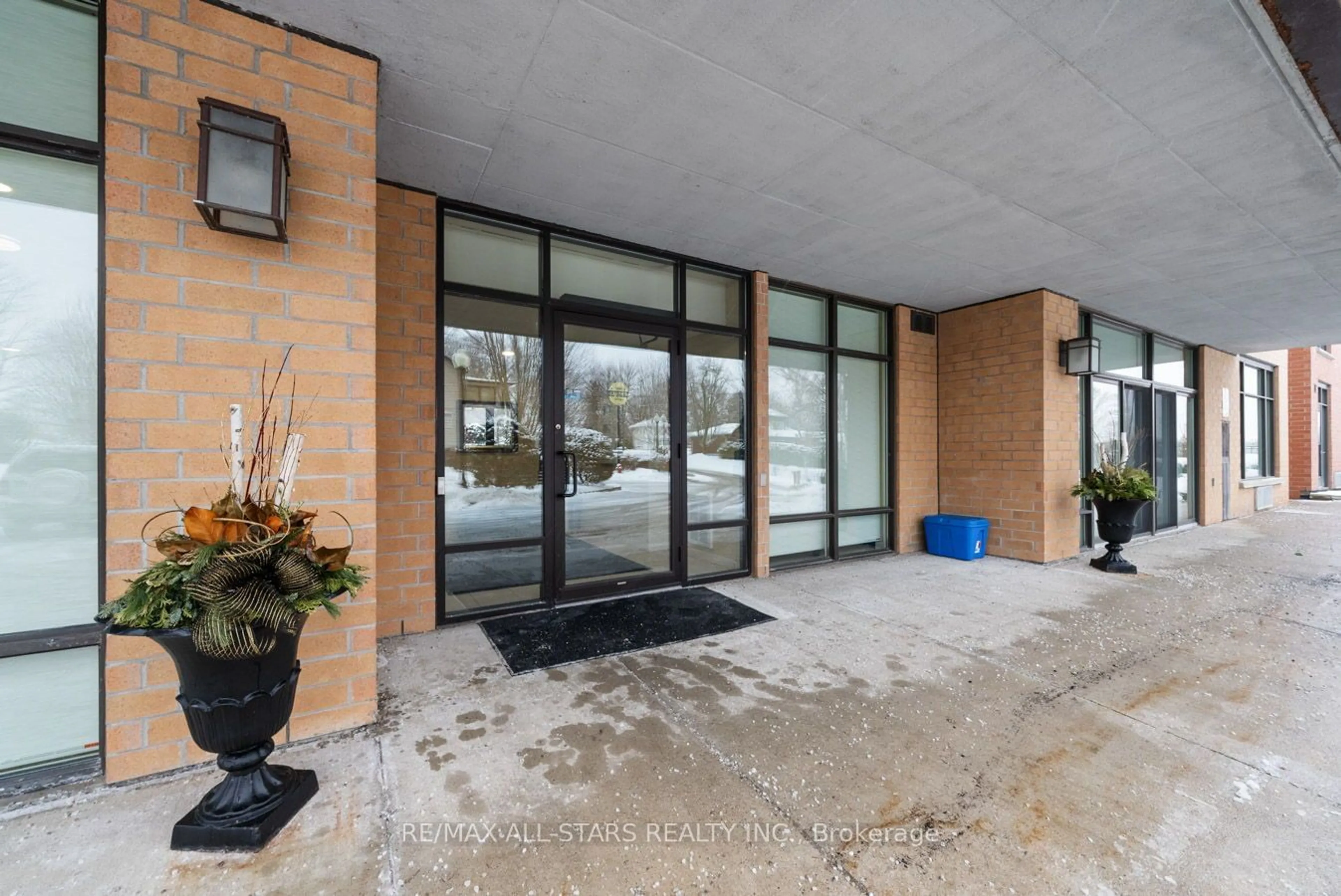 Indoor foyer for 171 Shanly St #208, Scugog Ontario L9L 0A3