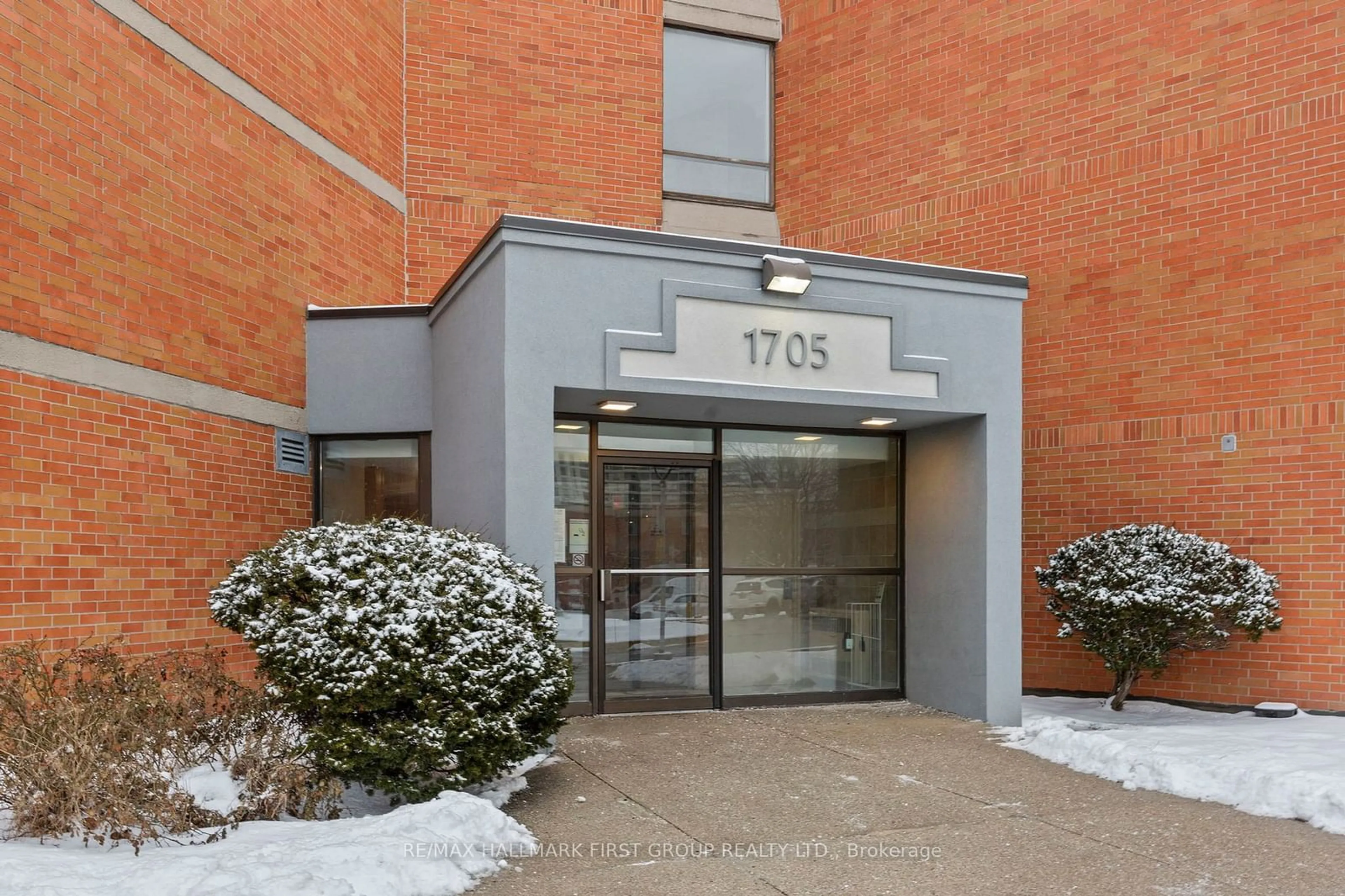 Indoor foyer for 1705 Mccowan Rd #402, Toronto Ontario M1S 4L2