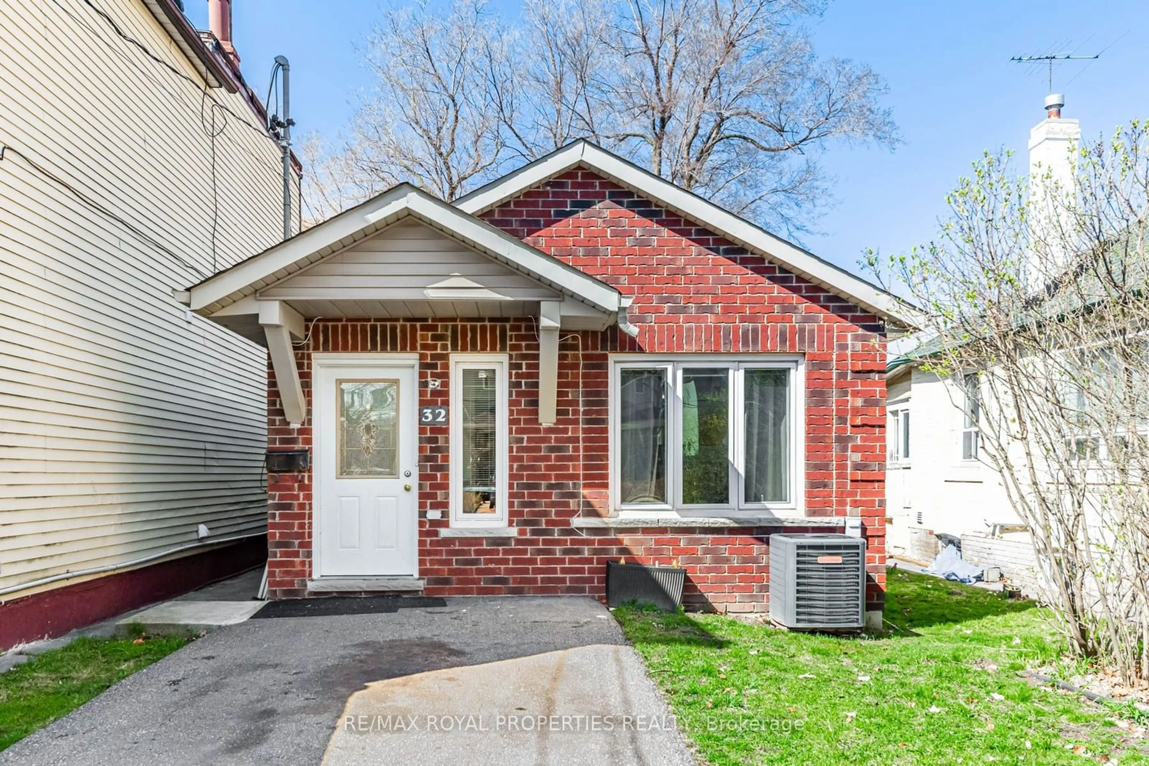 Home with brick exterior material, street for 32 St Dunstan Dr, Toronto Ontario M1L 2V3