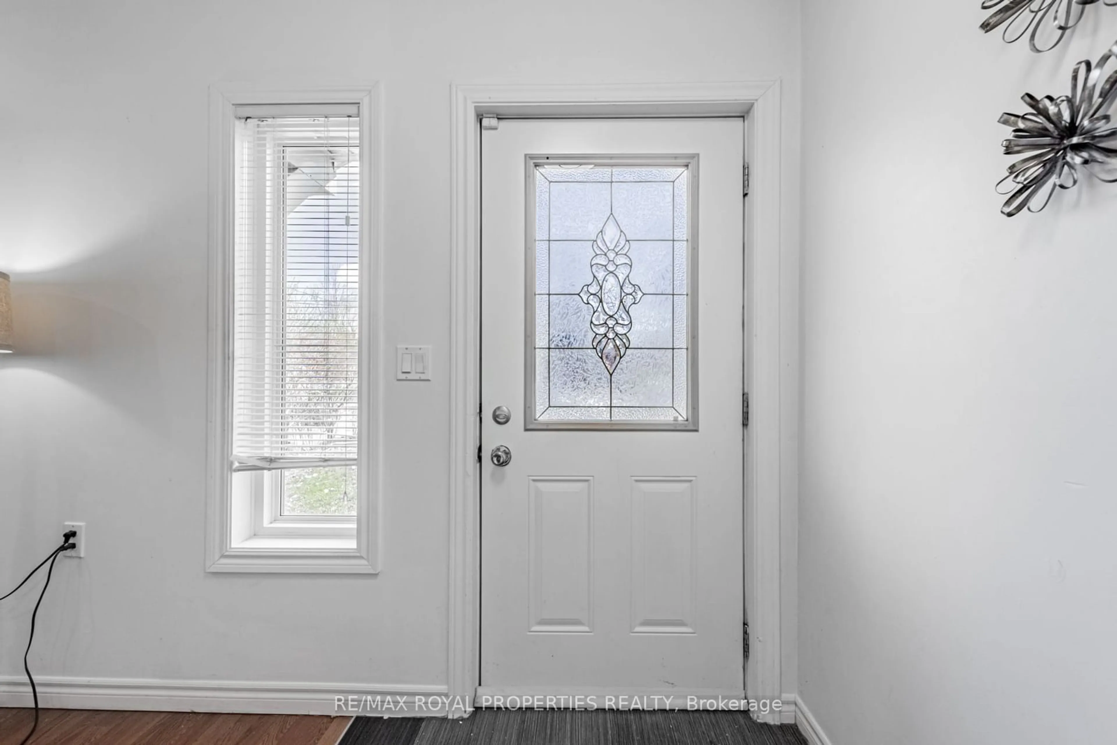 Indoor entryway for 32 St Dunstan Dr, Toronto Ontario M1L 2V3