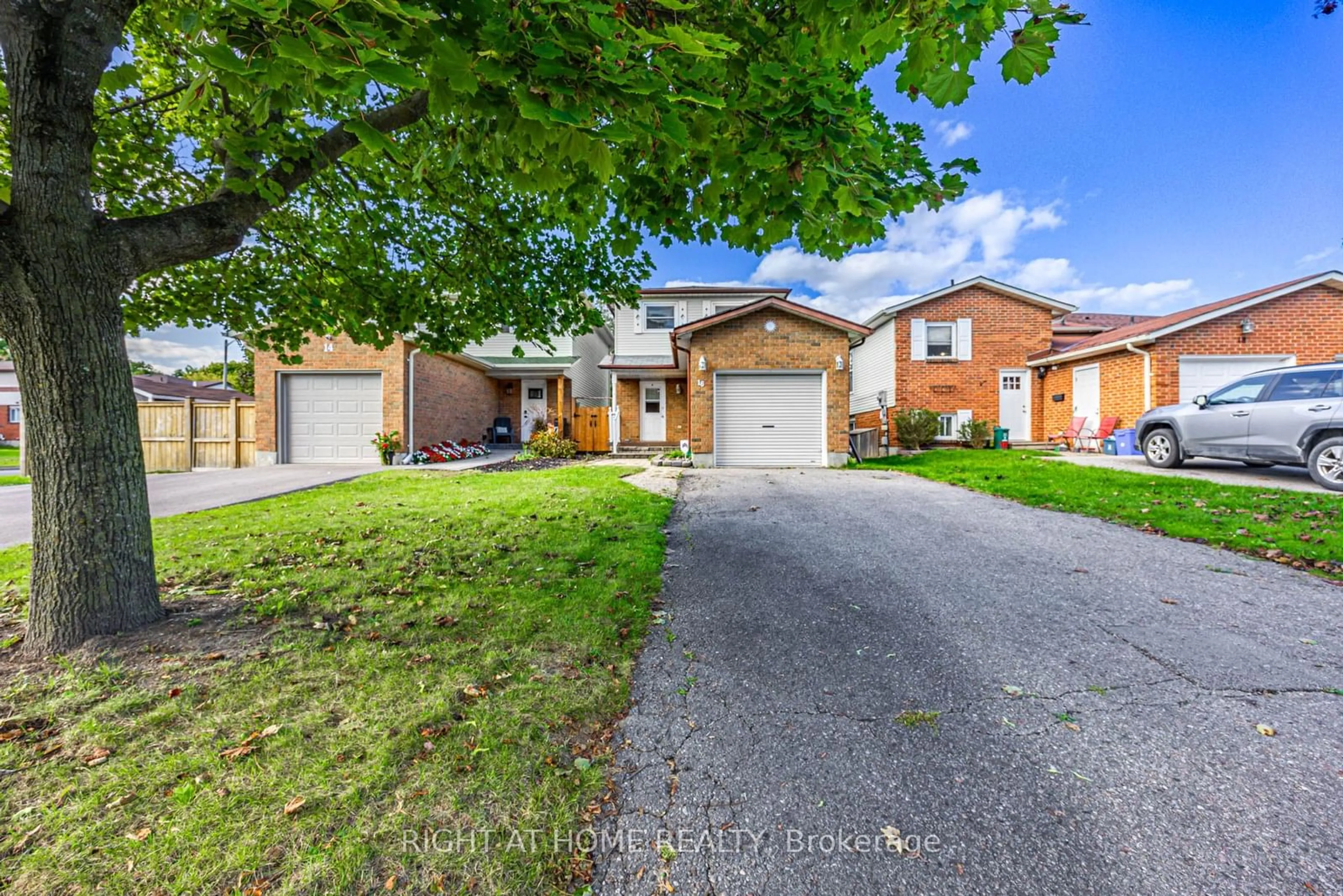 A pic from outside/outdoor area/front of a property/back of a property/a pic from drone, street for 16 Hartsfield Dr, Clarington Ontario L1E 1M5