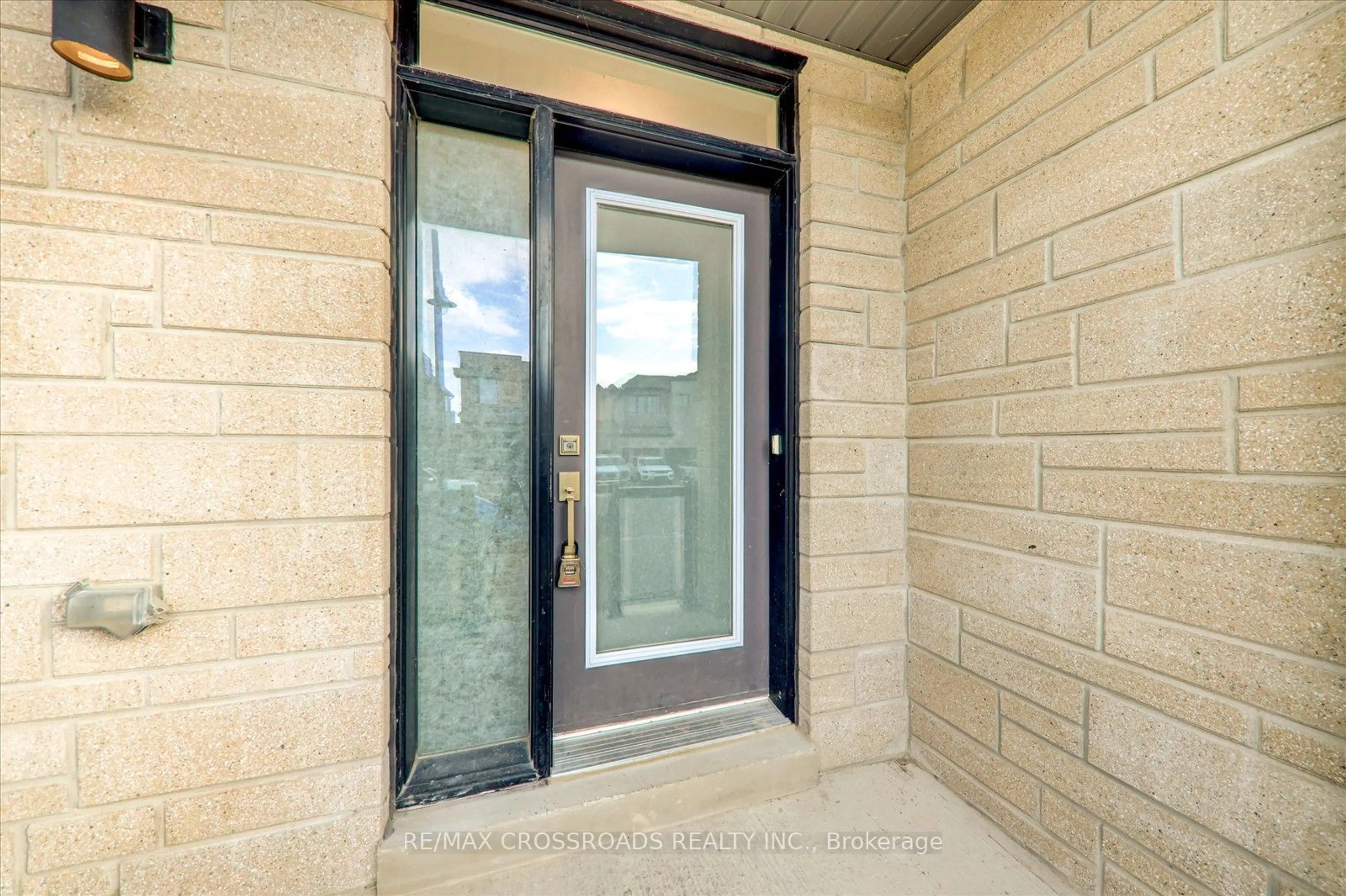 Indoor entryway for 67 Crows Nest Lane, Clarington Ontario L1C 4A9