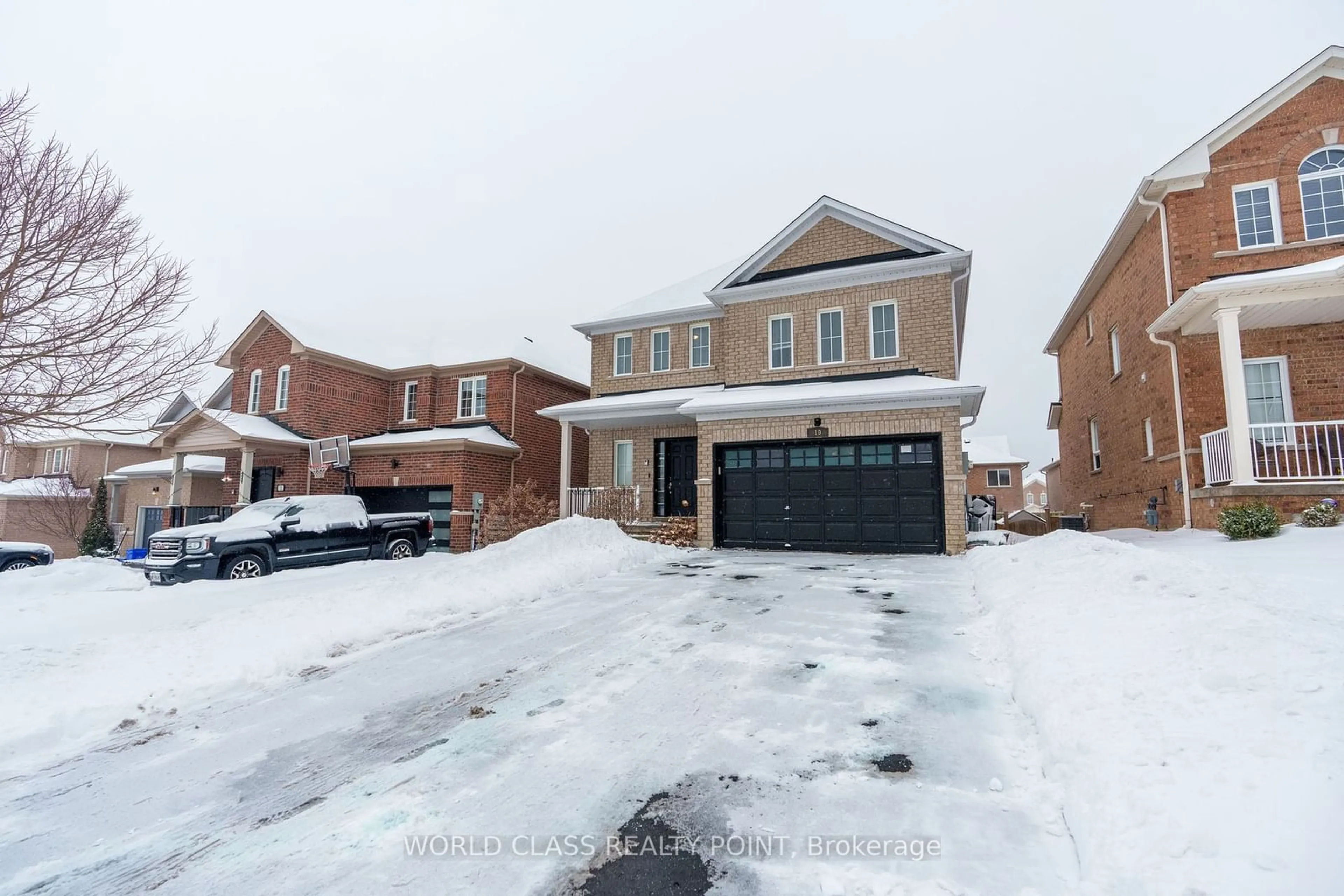 A pic from outside/outdoor area/front of a property/back of a property/a pic from drone, street for 19 Partner Dr, Clarington Ontario L1E 3J1