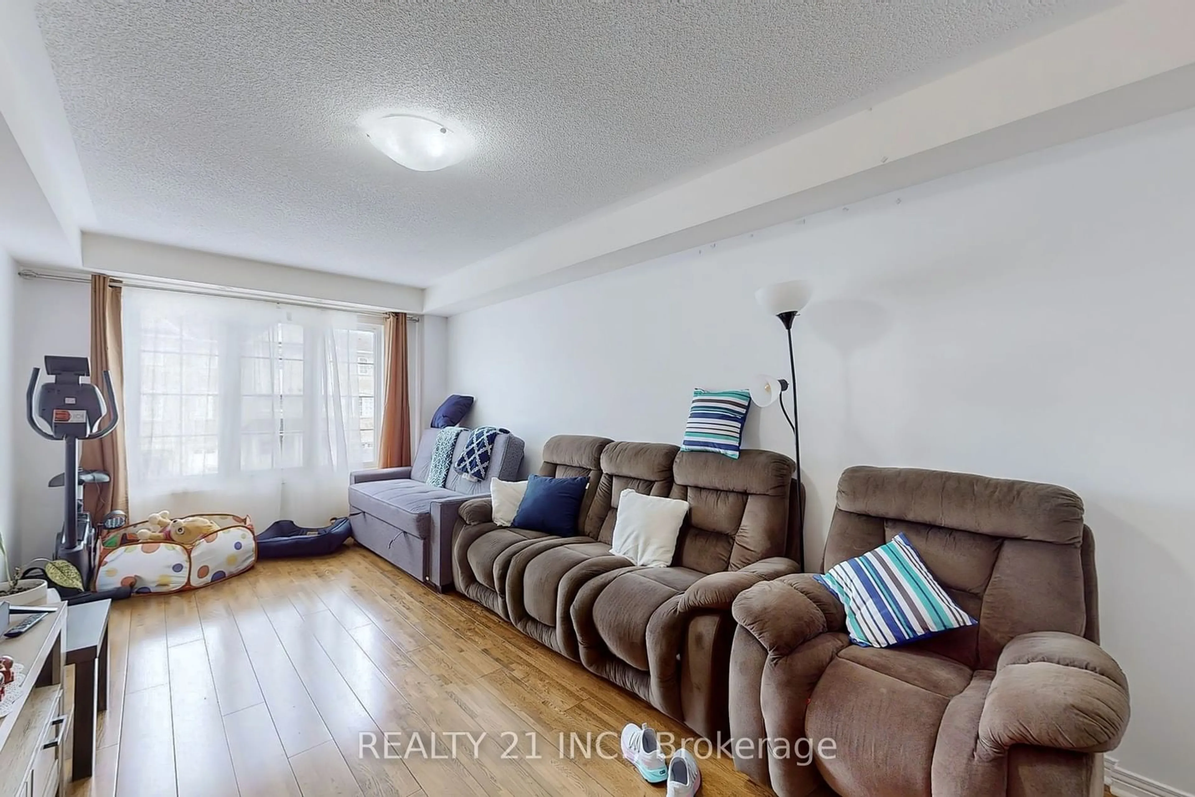 Living room with furniture, unknown for 51 Goulden Cres, Toronto Ontario M1L 0A7