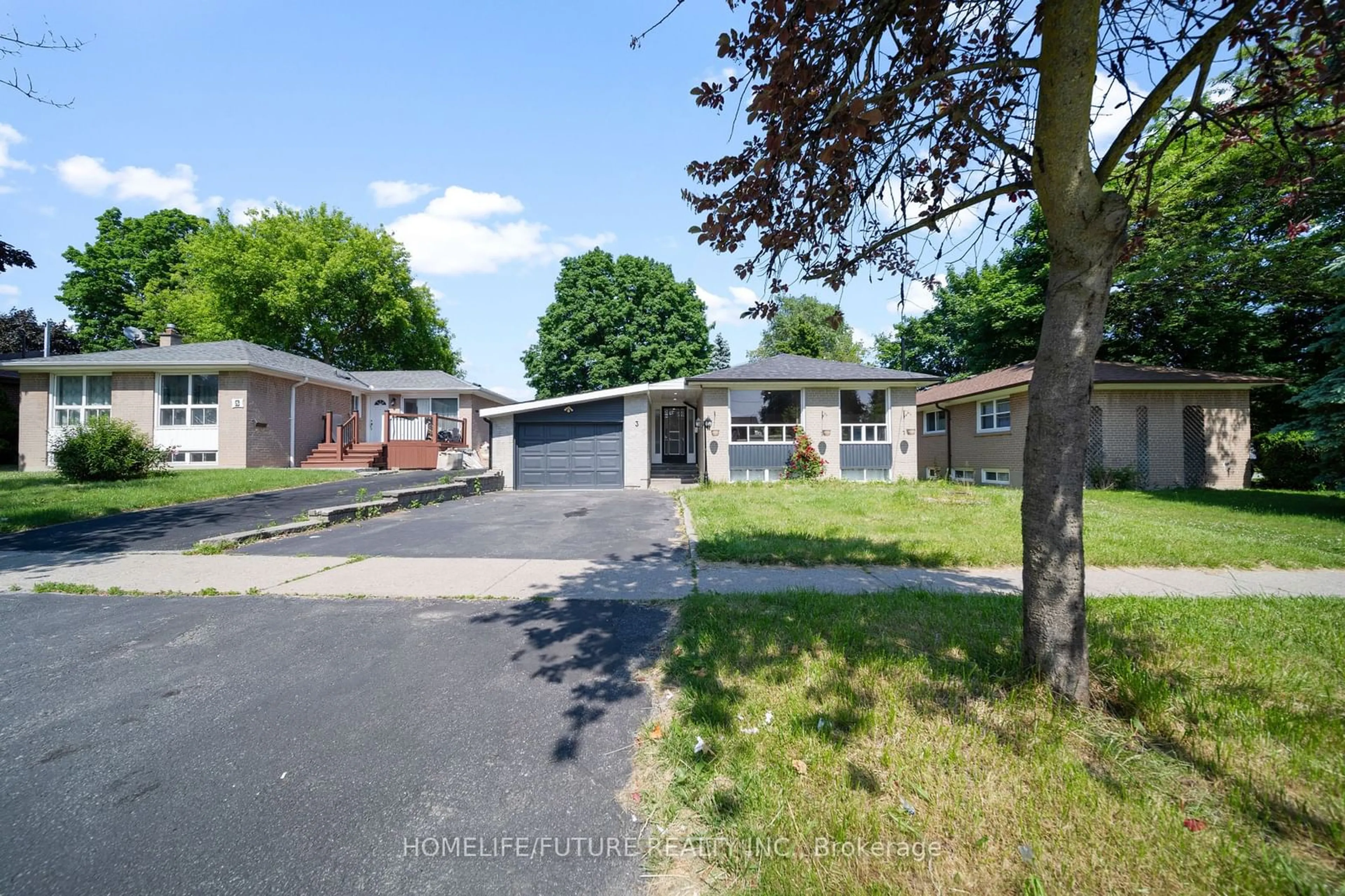 A pic from outside/outdoor area/front of a property/back of a property/a pic from drone, street for 3 Valia Rd, Toronto Ontario M1E 3V9