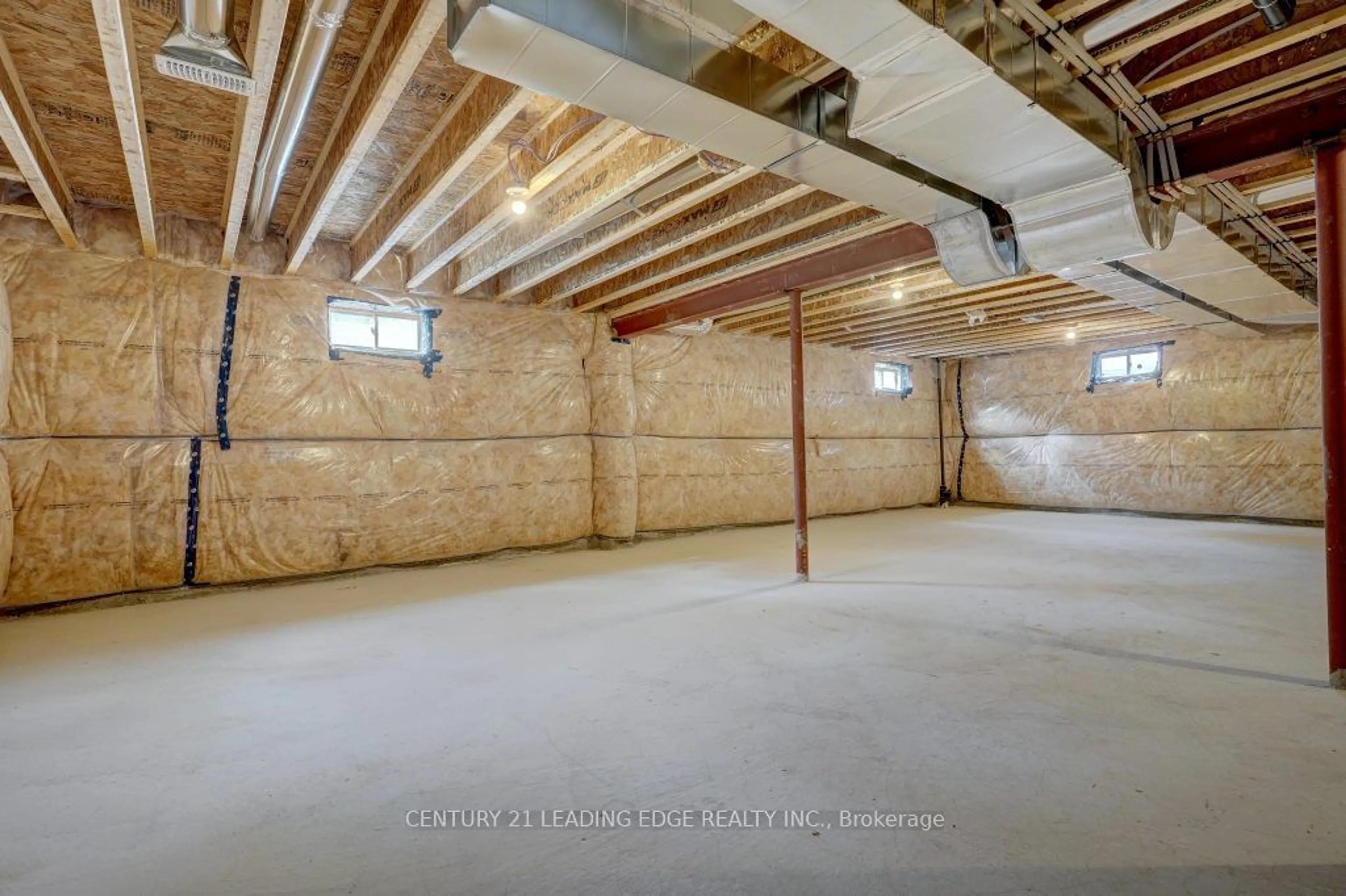 Indoor garage for 1867 Narcissus Gdns, Pickering Ontario L1X 2R2