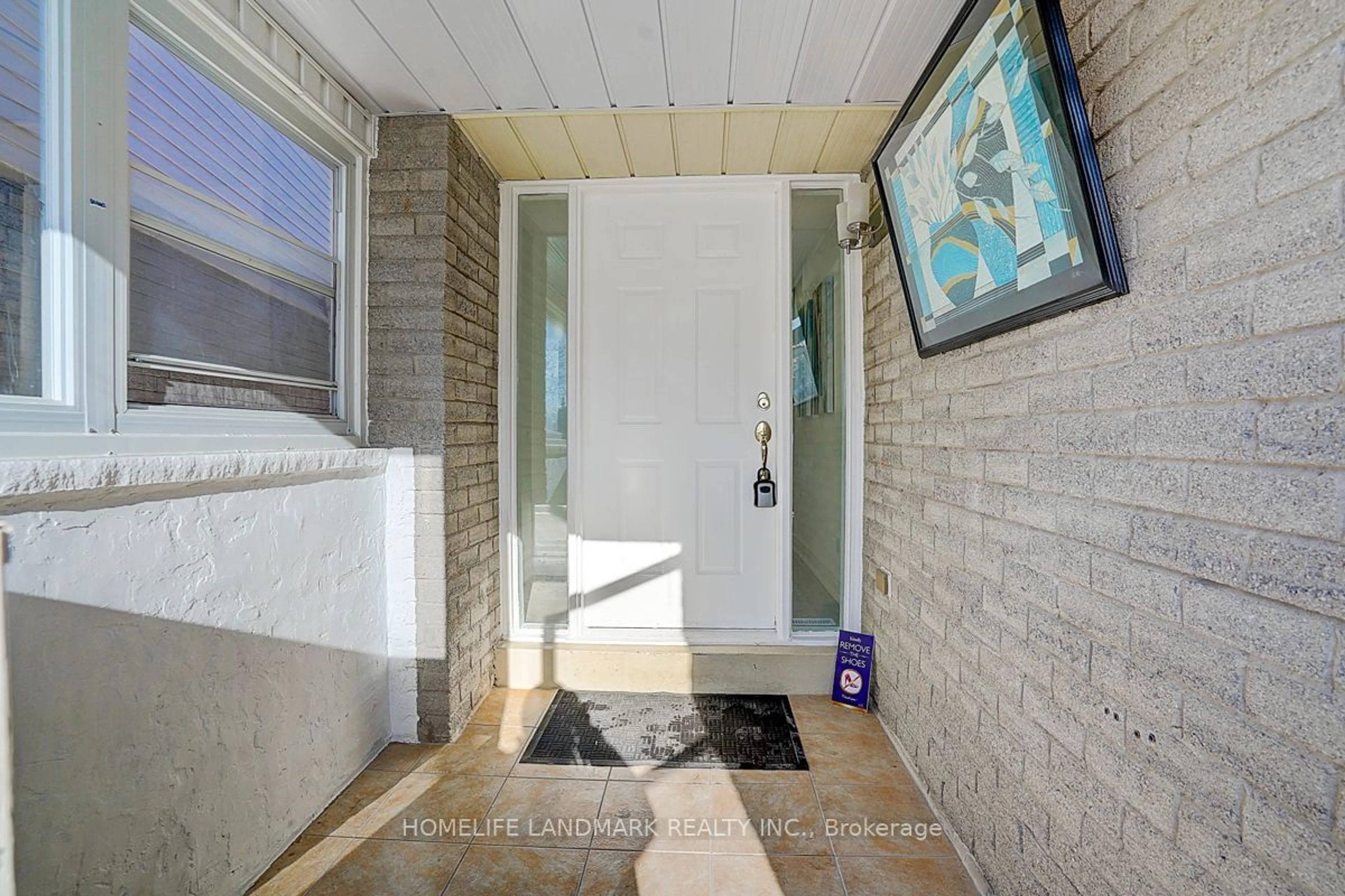 Indoor entryway for 93 Sandyhook Sq, Toronto Ontario M1W 3N6