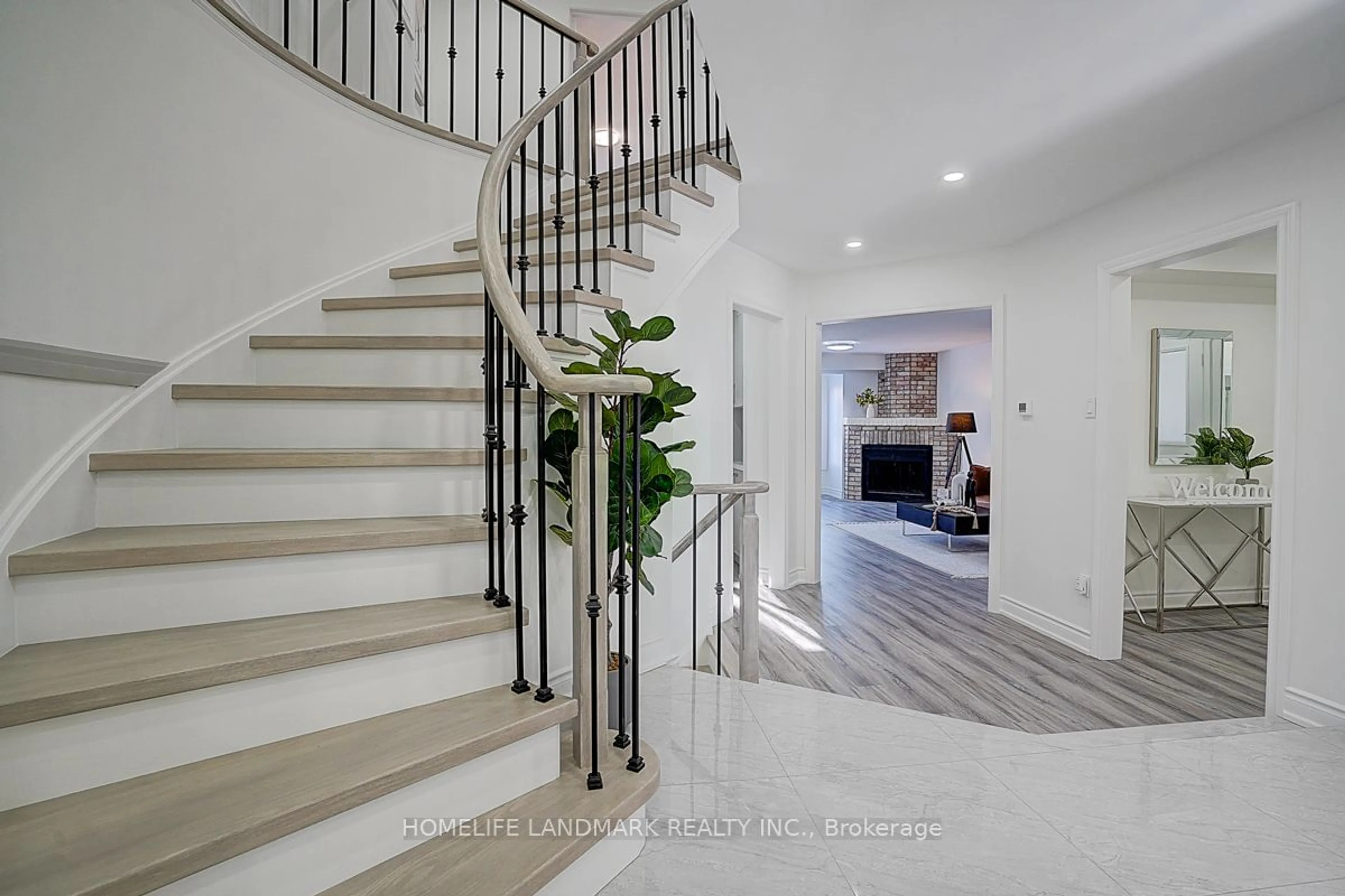 Stairs for 93 Sandyhook Sq, Toronto Ontario M1W 3N6