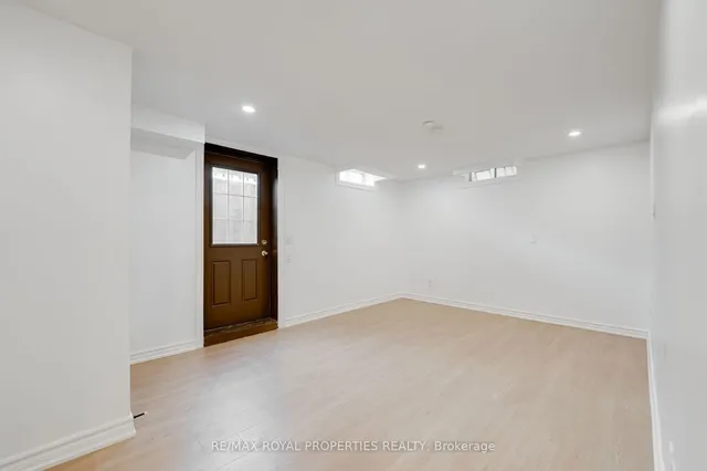 Additional property image - 3 Halfmoon Sq