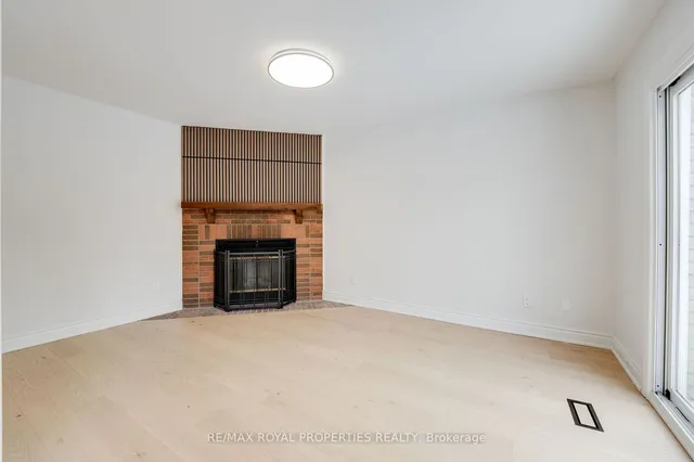 Additional property image - 3 Halfmoon Sq
