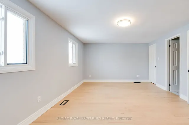 Additional property image - 3 Halfmoon Sq