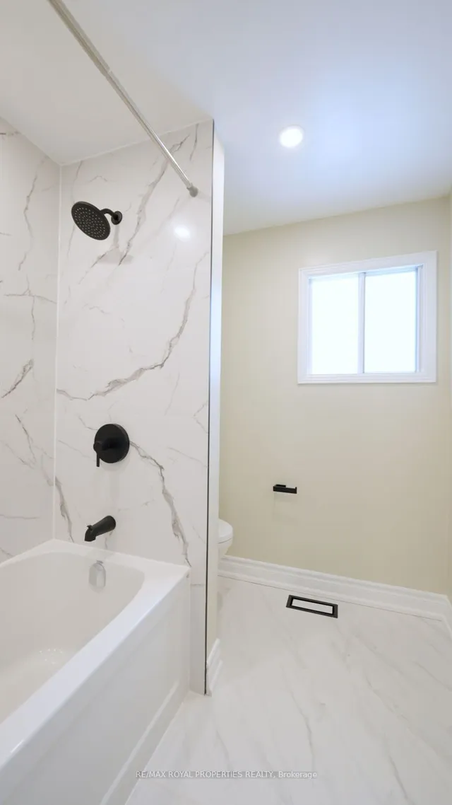 Additional property image - 3 Halfmoon Sq