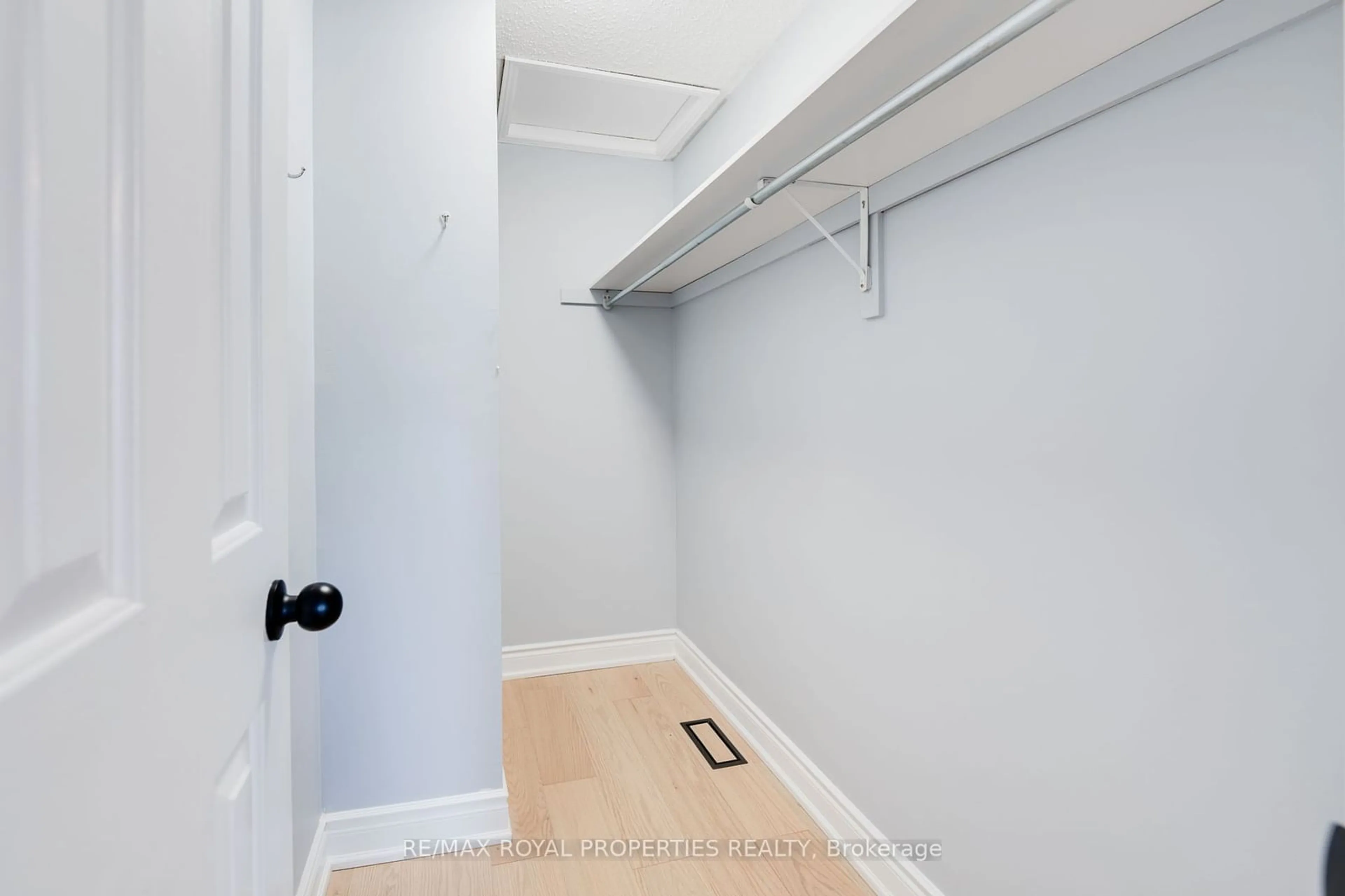 Storage room or clothes room or walk-in closet for 3 Halfmoon Sq, Toronto Ontario M1C 3V4