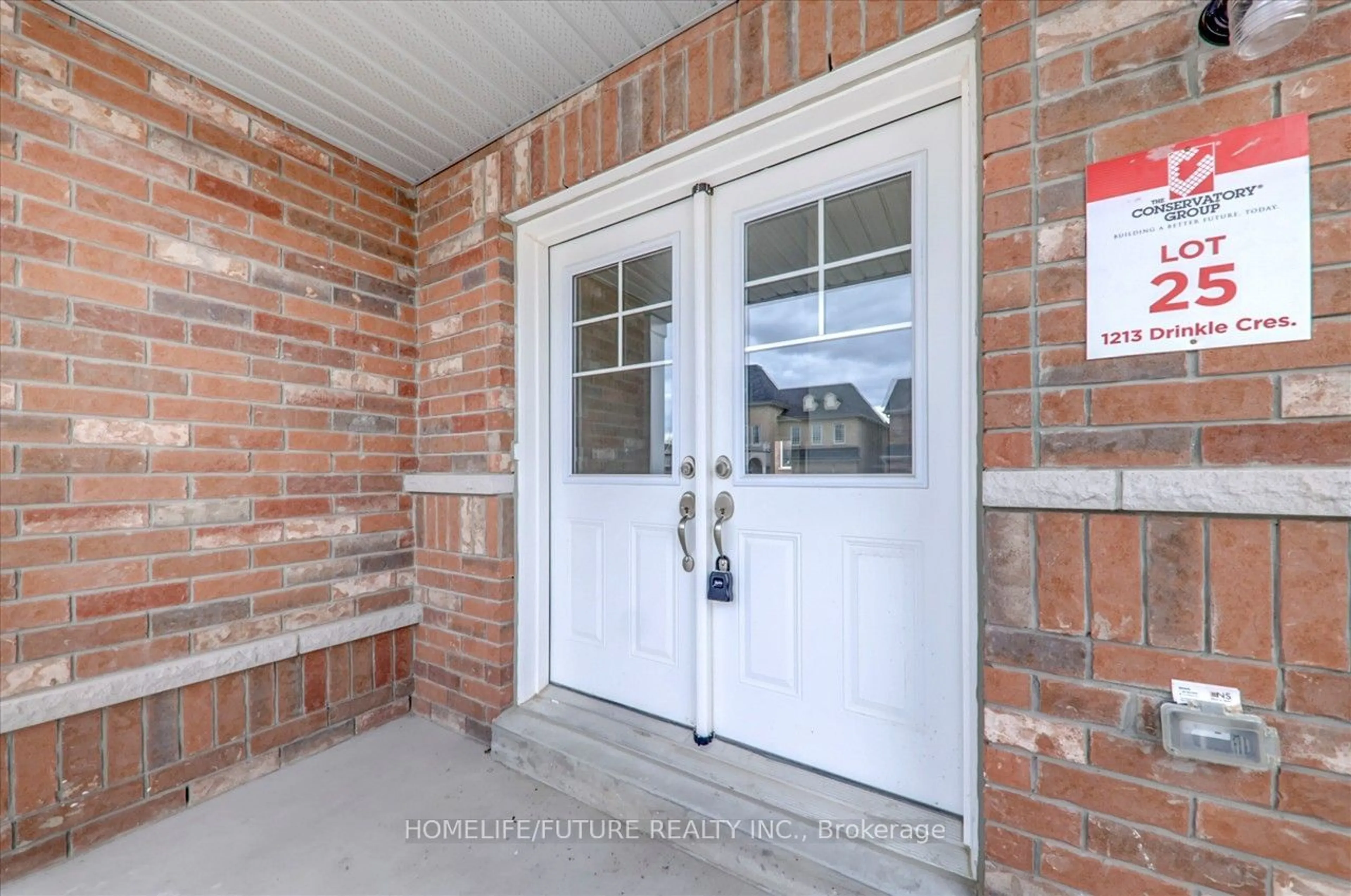 Indoor entryway for 1213 Drinkle Cres, Oshawa Ontario L1K 0A2