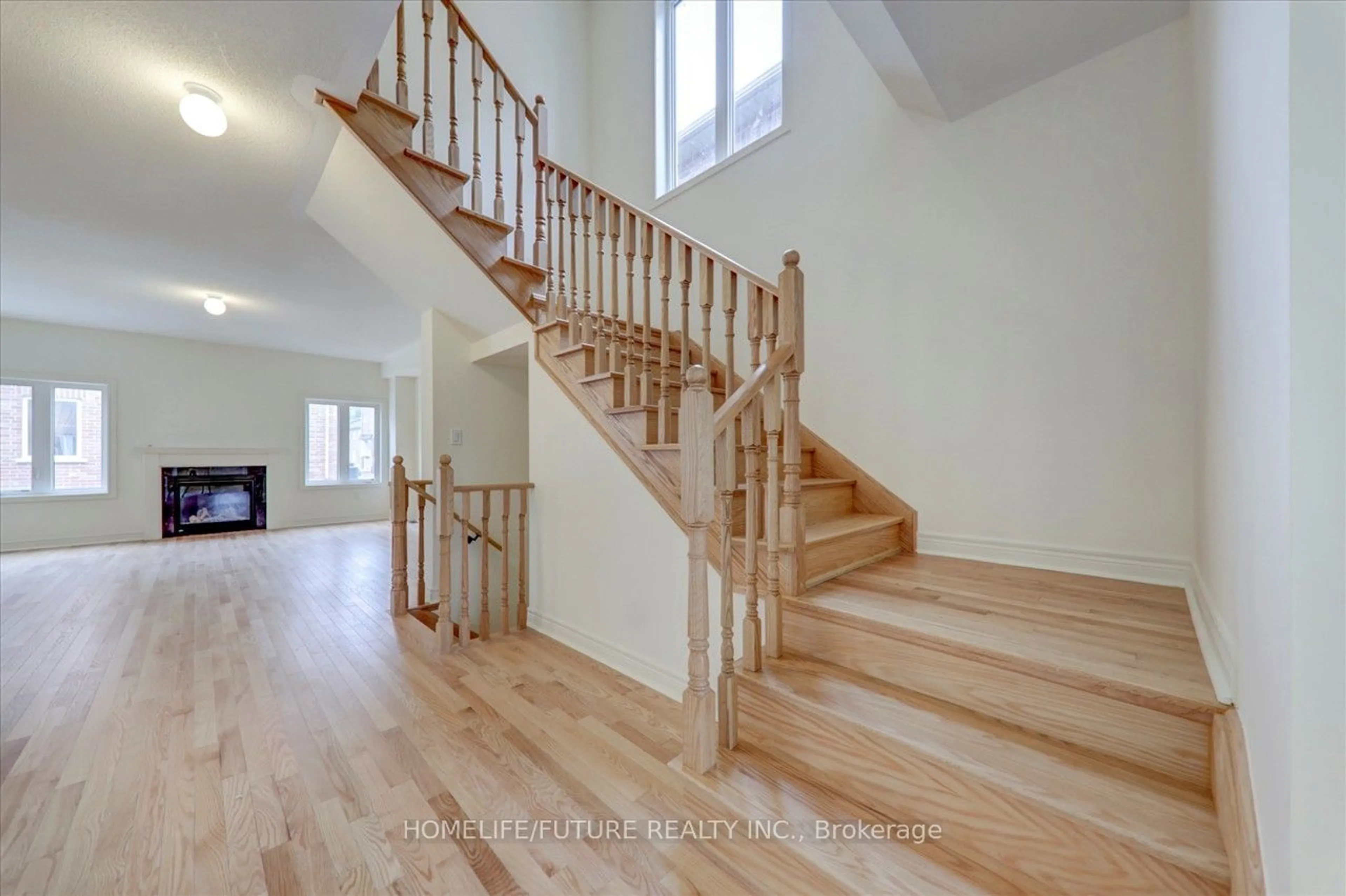 Stairs for 1213 Drinkle Cres, Oshawa Ontario L1K 0A2