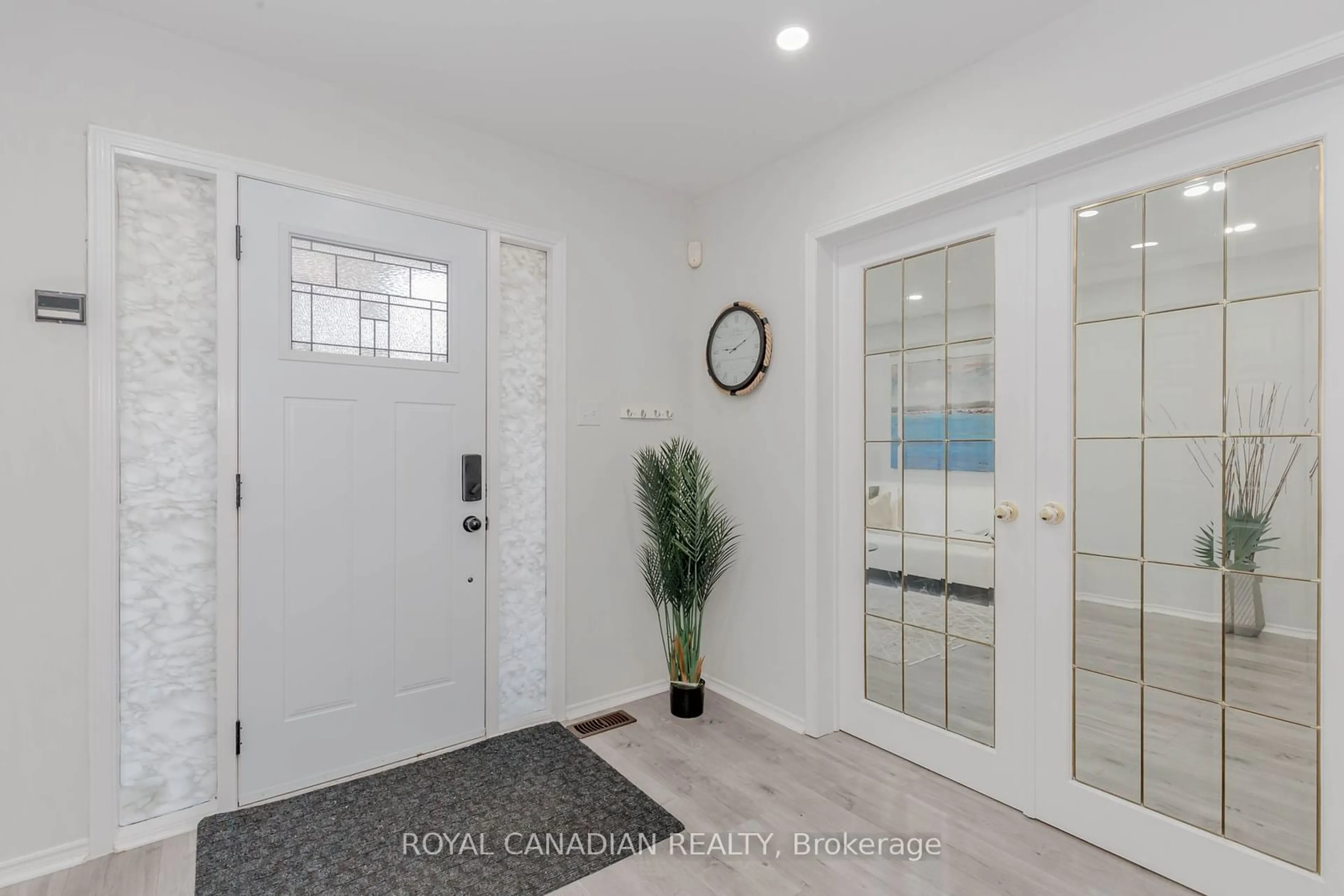 Indoor entryway for 1703 Rudell Rd, Clarington Ontario L1B 1G8