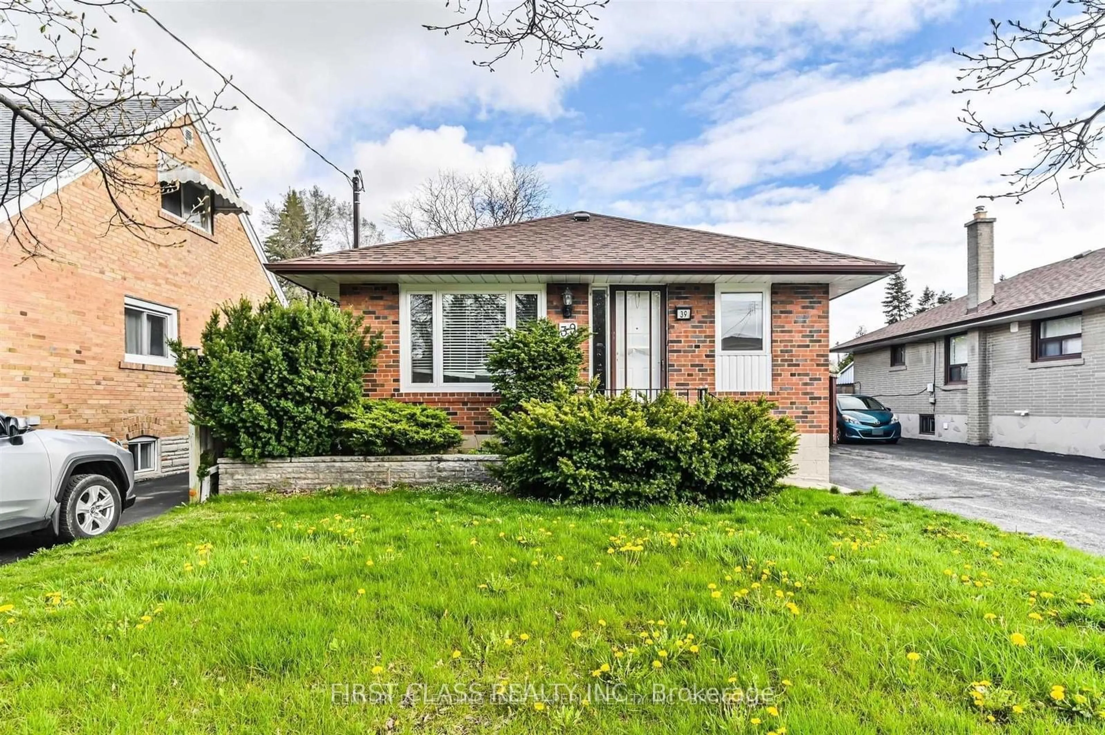 Home with brick exterior material, street for 39 Joanna Dr, Toronto Ontario M1R 4H9