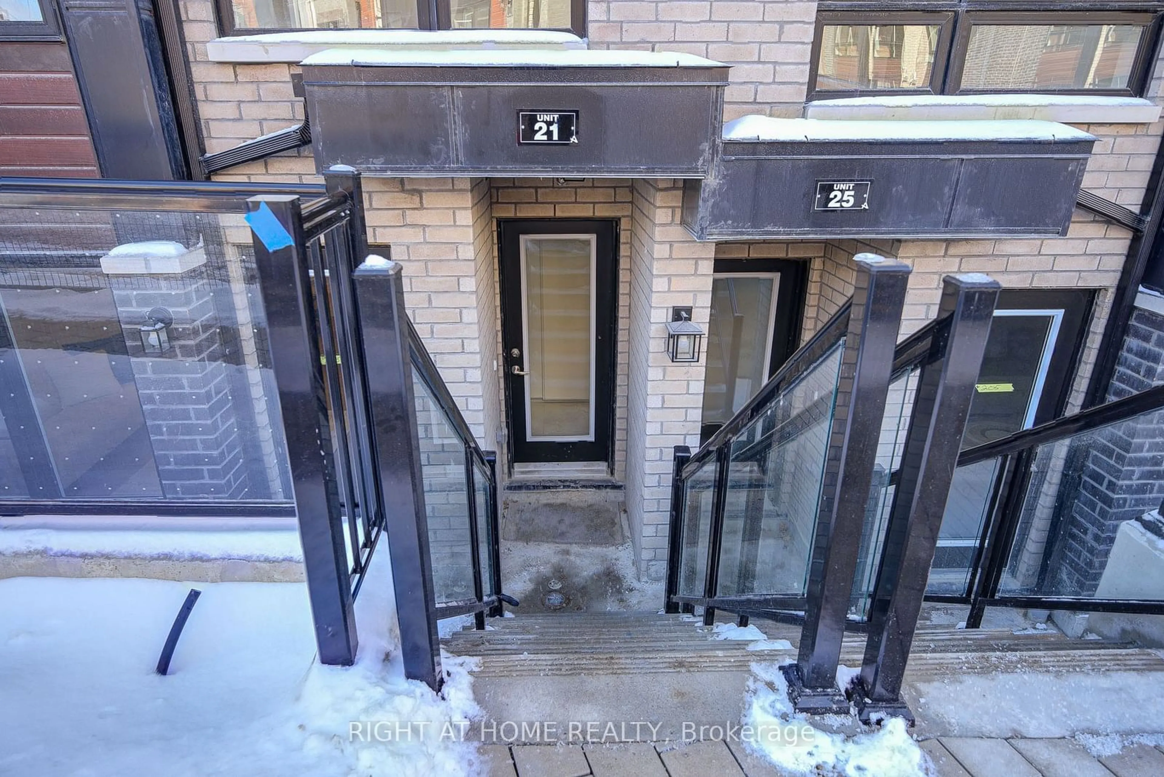 Indoor entryway for 155 Tapscott Rd #21, Toronto Ontario M1B 0E8