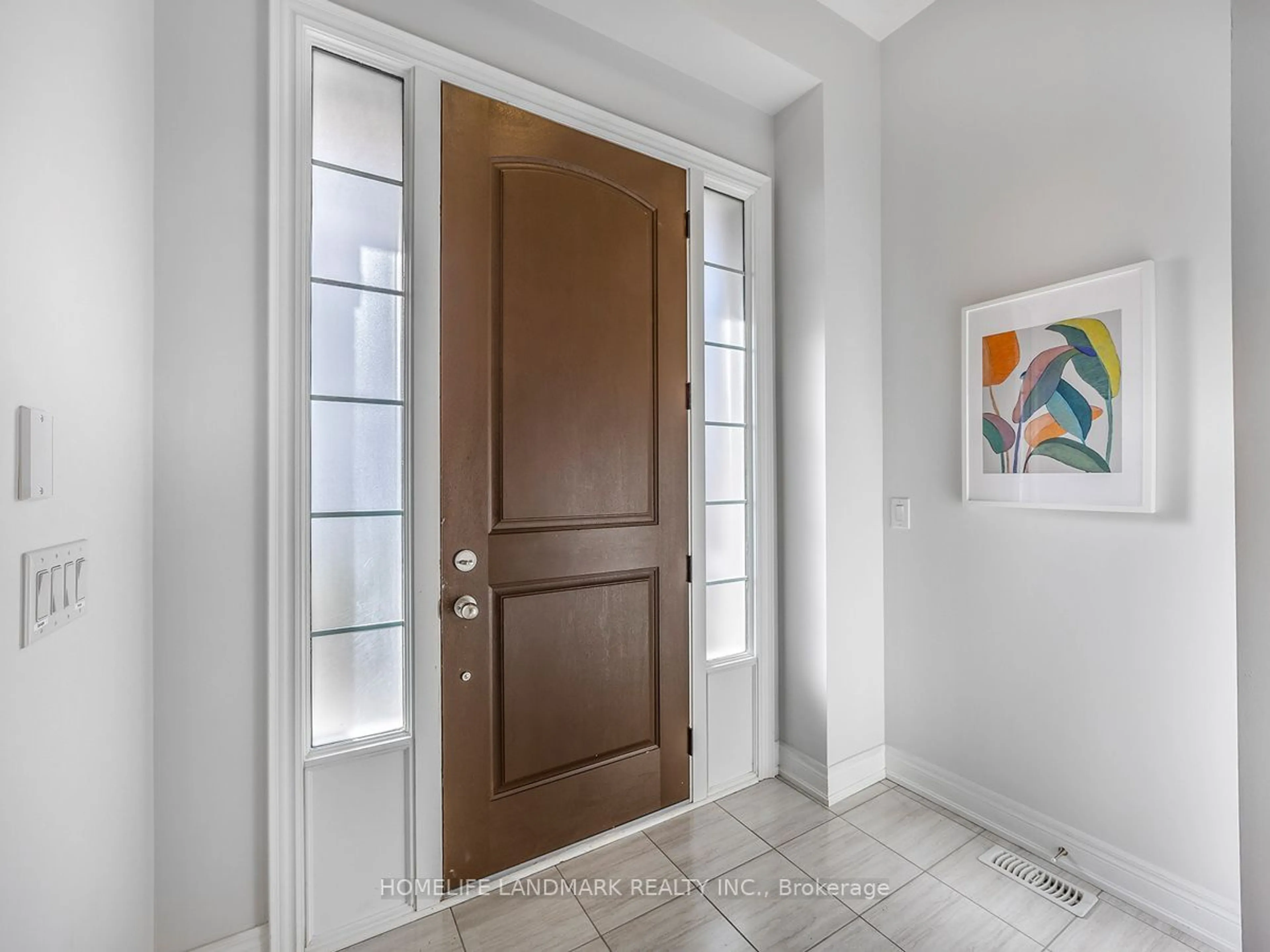 Indoor entryway for 100 Christine Elliot Ave, Whitby Ontario L1P 0B5