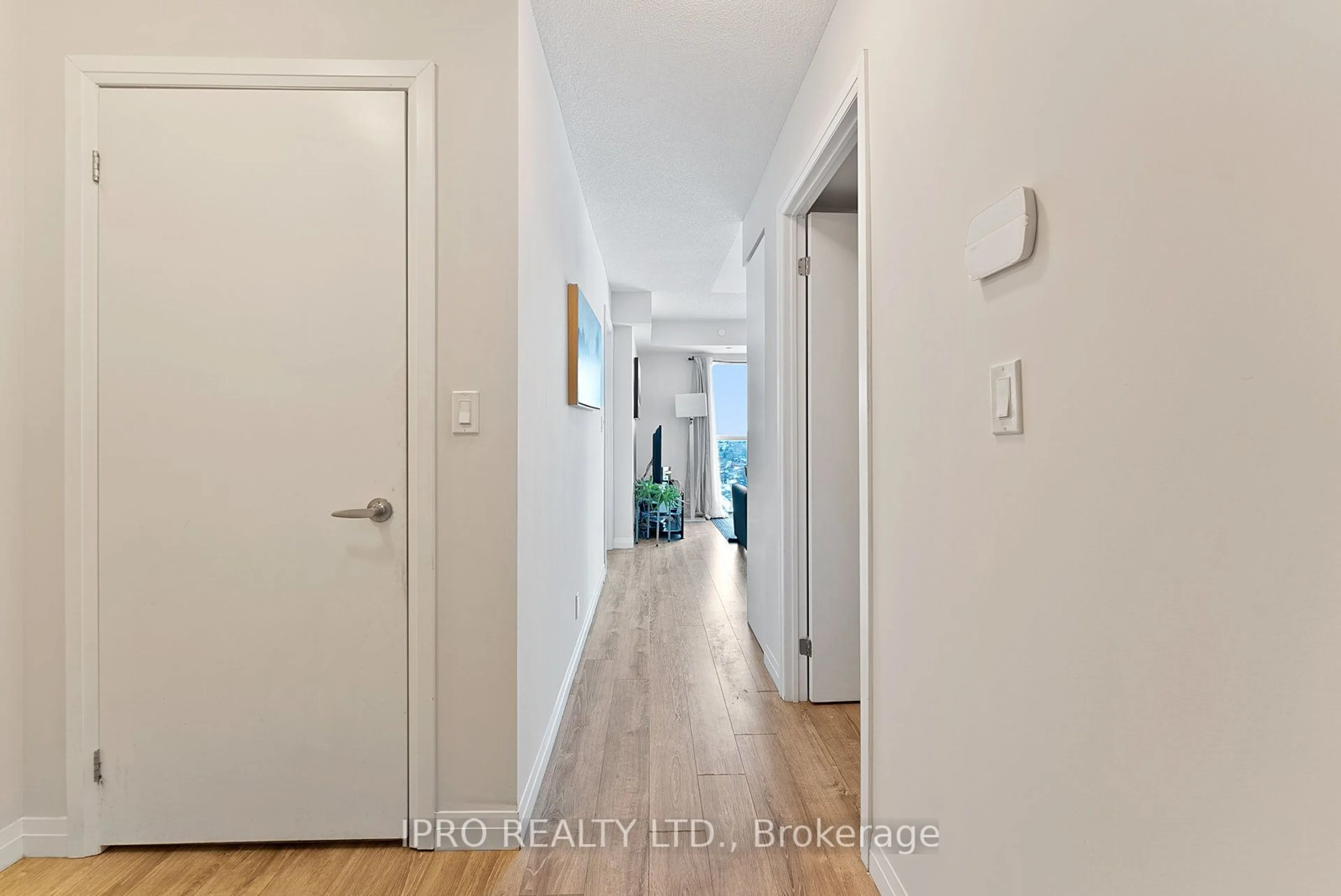 Indoor entryway for 2150 Lawrence Ave #1609, Toronto Ontario M1R 3A7