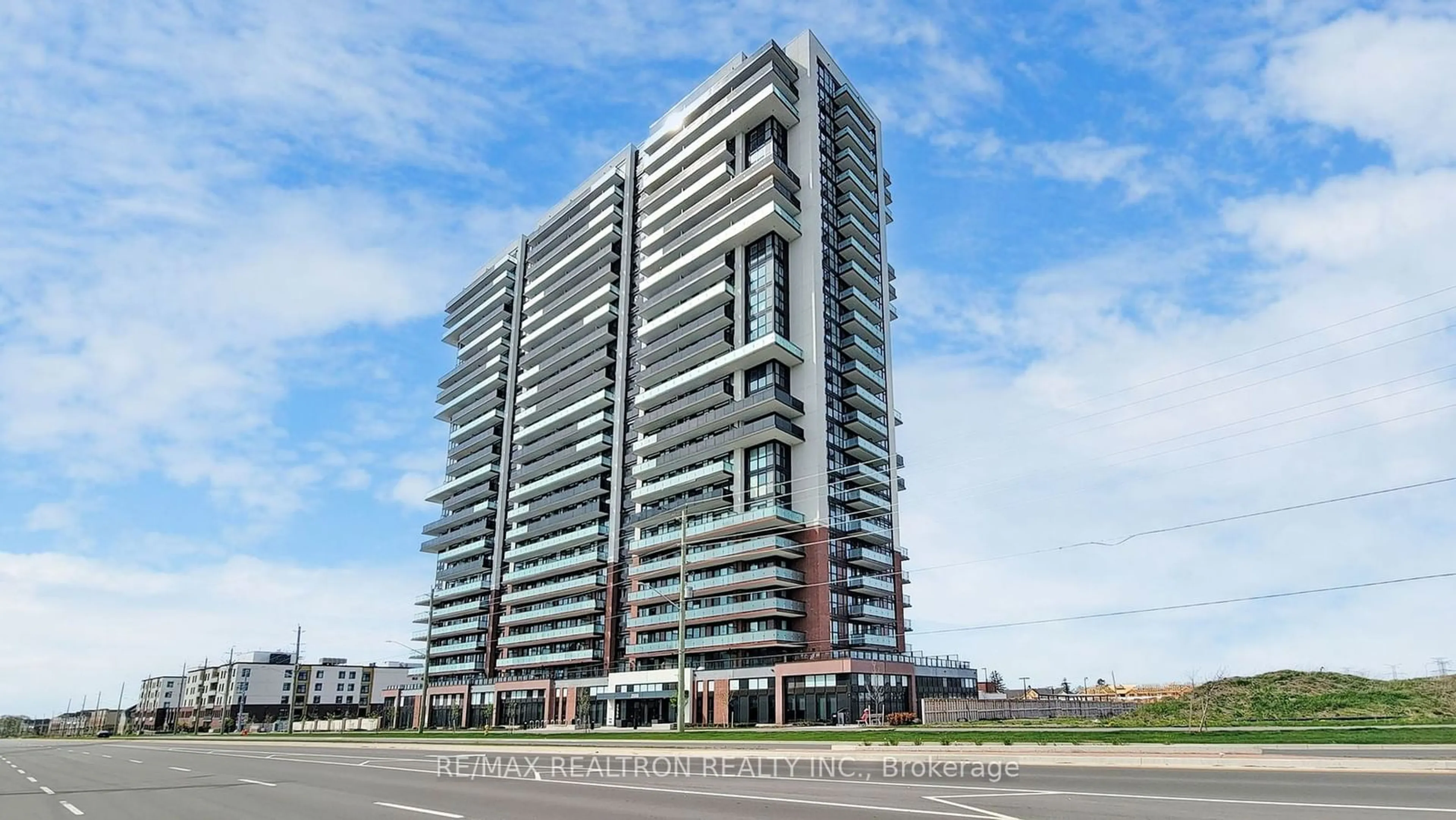 Indoor foyer for 2550 Simcoe St #2120, Oshawa Ontario L1L 0R5