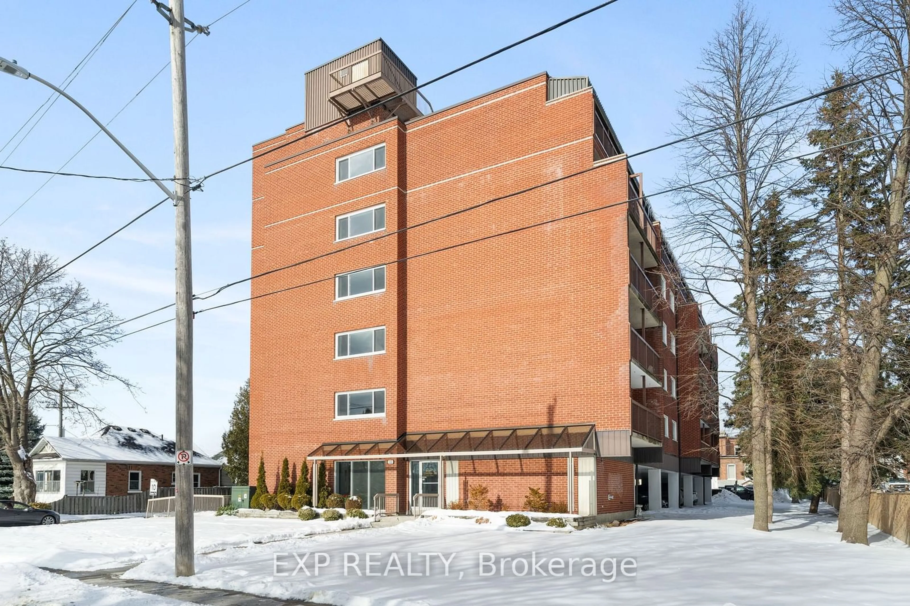 Patio, building for 144 Queen St #302, Clarington Ontario L1C 1M9