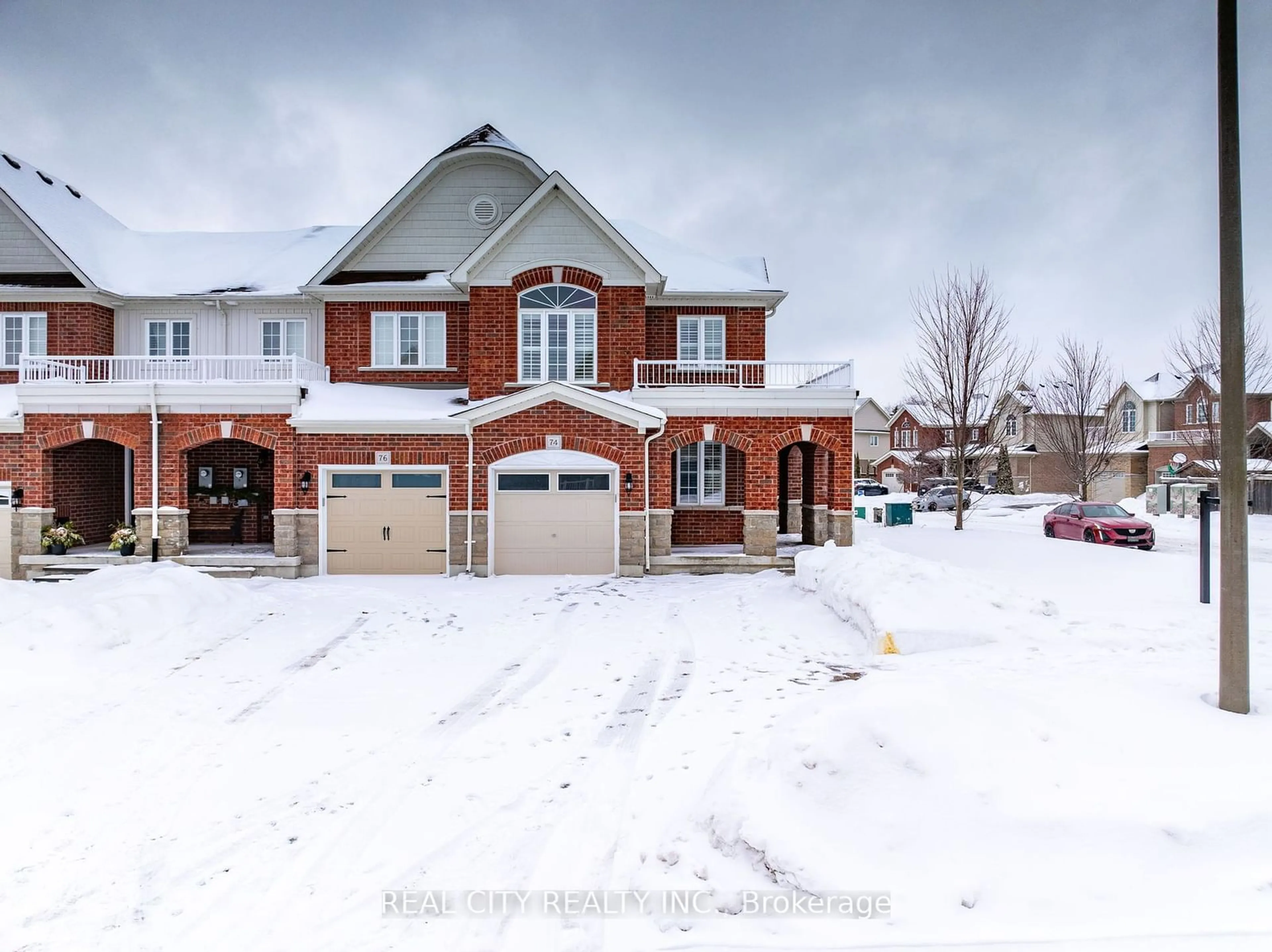 A pic from outside/outdoor area/front of a property/back of a property/a pic from drone, street for 74 Westover Dr, Clarington Ontario L1C 0M6